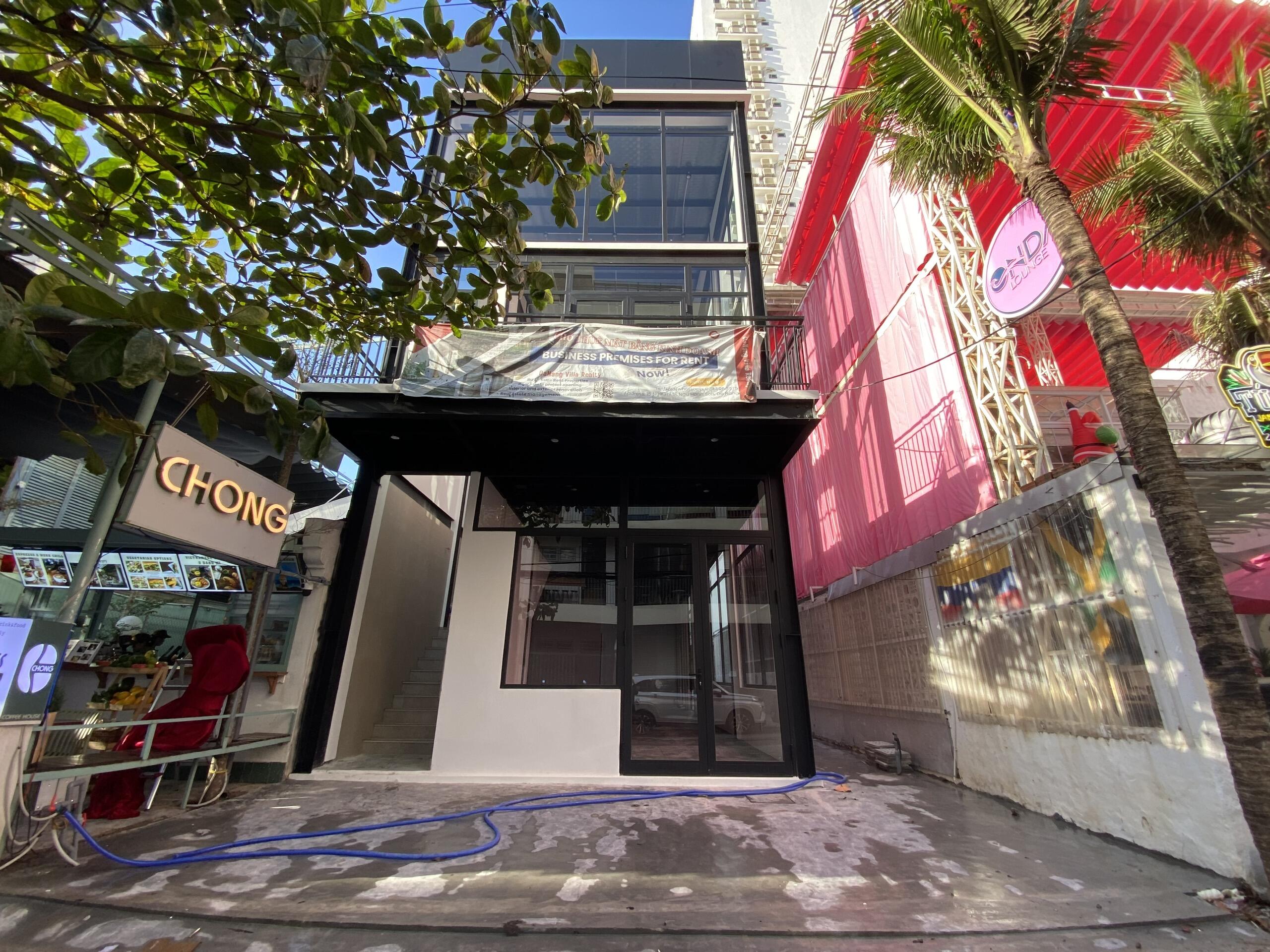 The story behind the development of a three-story commercial property in the beach area