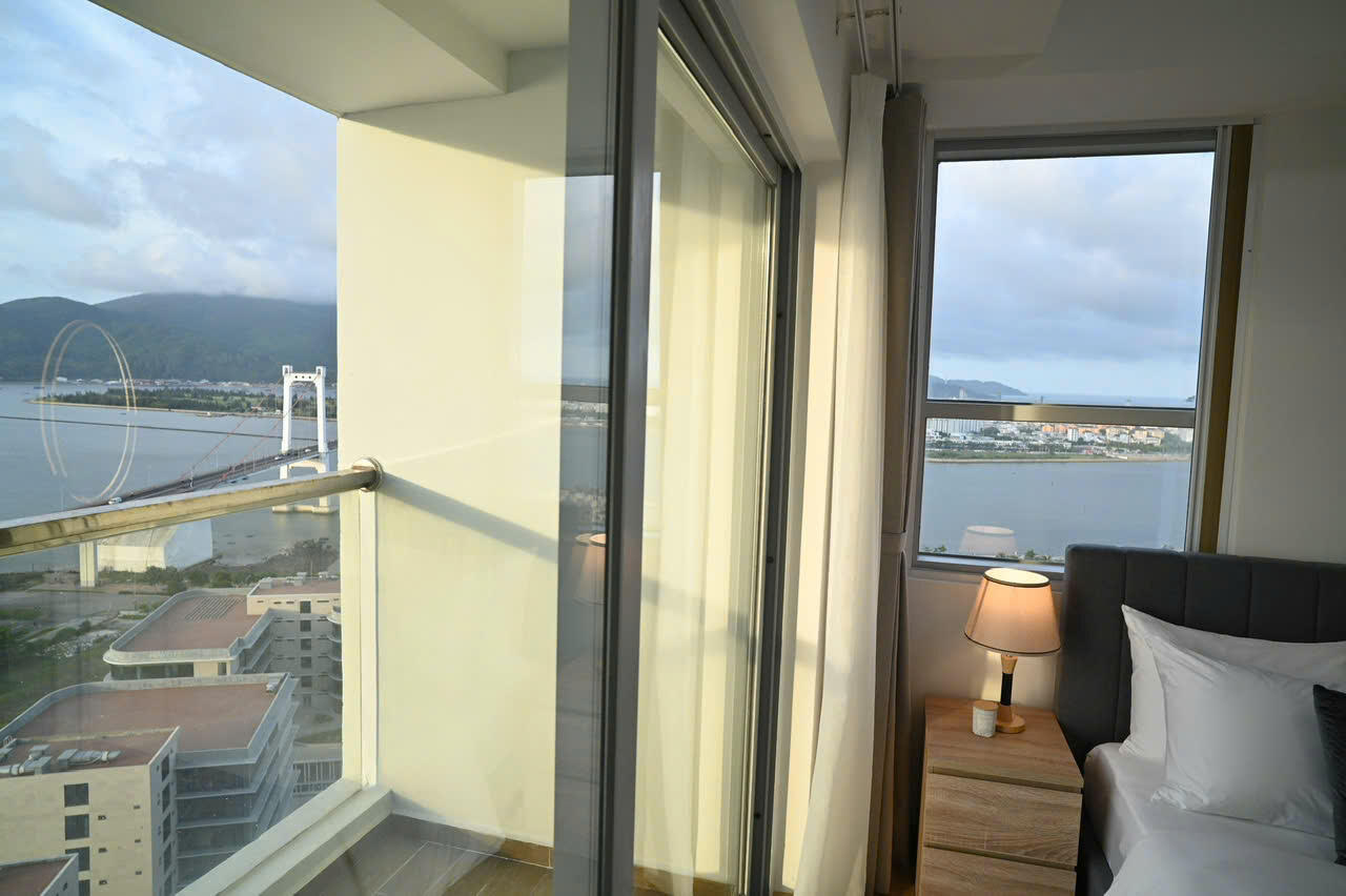 Blooming Tower Danang 高級2LDK角部屋賃貸 | ハン川・ソンチャ半島・トゥアンフオック橋を望むパノラマビュー