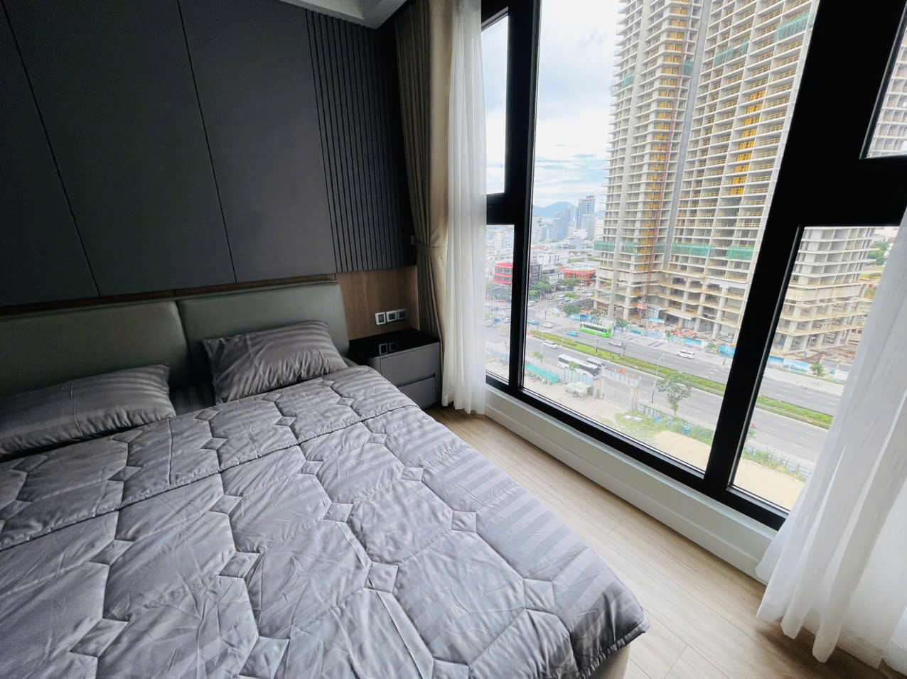高級2ベッドルーム・ビーチフロントアパートメント｜Times Square Da Nang - FUTA Residence｜シティビュー