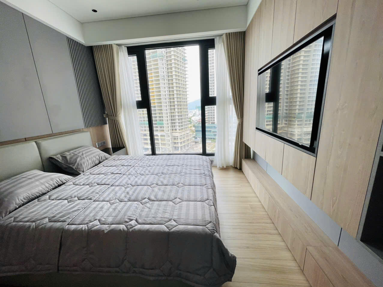 高級2ベッドルーム・ビーチフロントアパートメント｜Times Square Da Nang - FUTA Residence｜シティビュー