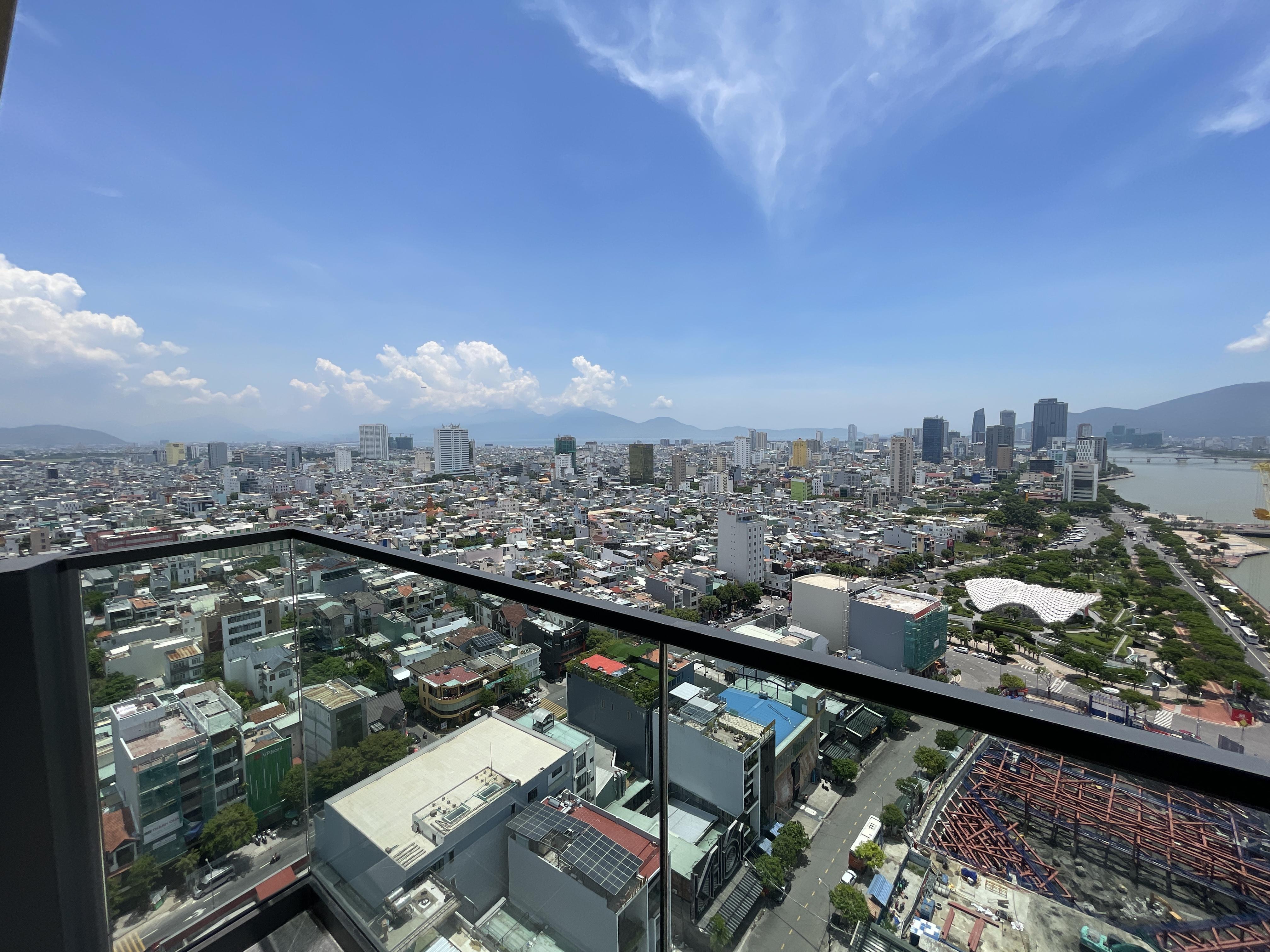 プール・ジム付き高級アパートメントの24階 リバー＆シティビュー　1ベッドルーム