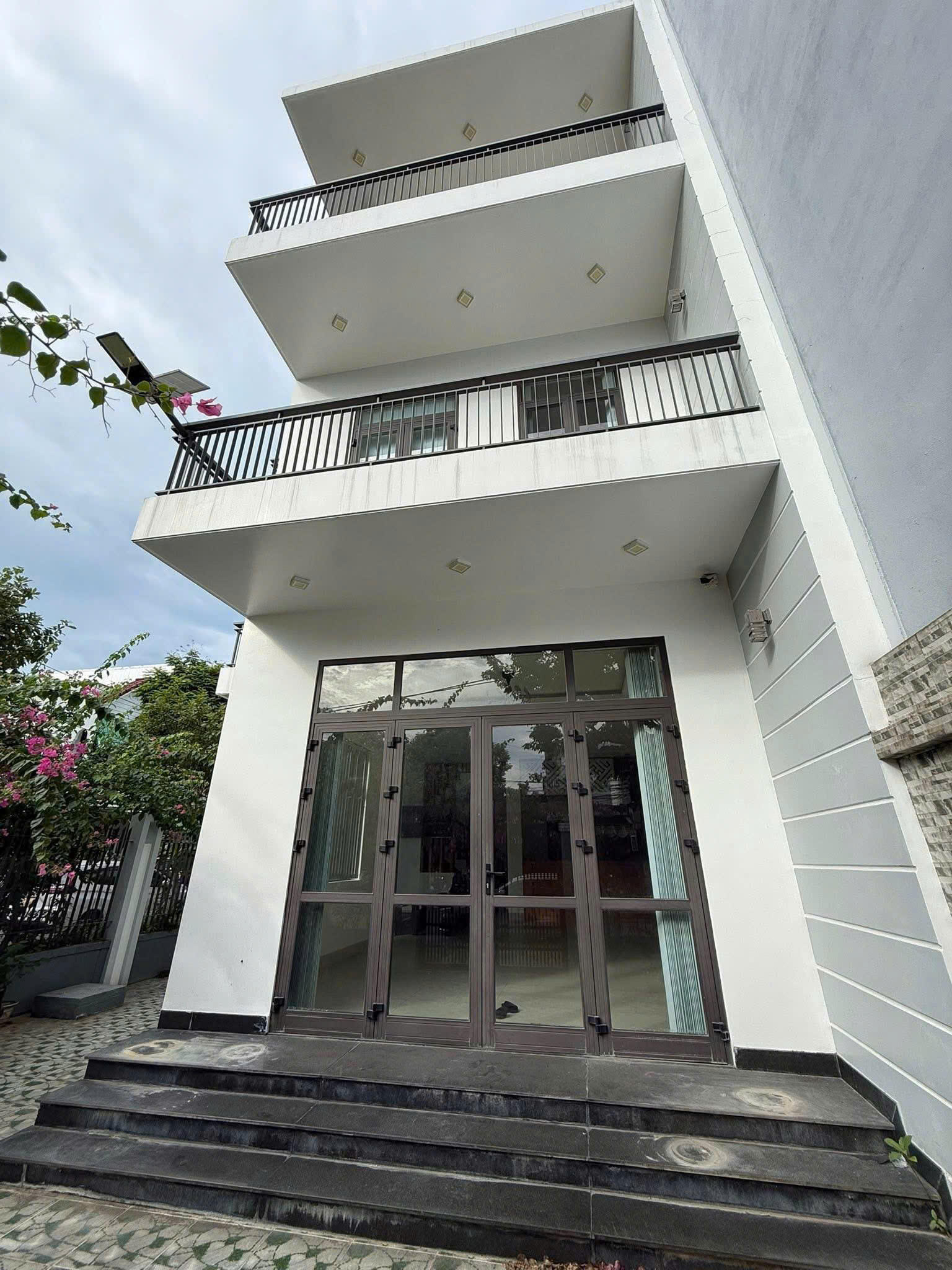 新築高級デザイン住宅 ― 4ベッドルーム賃貸