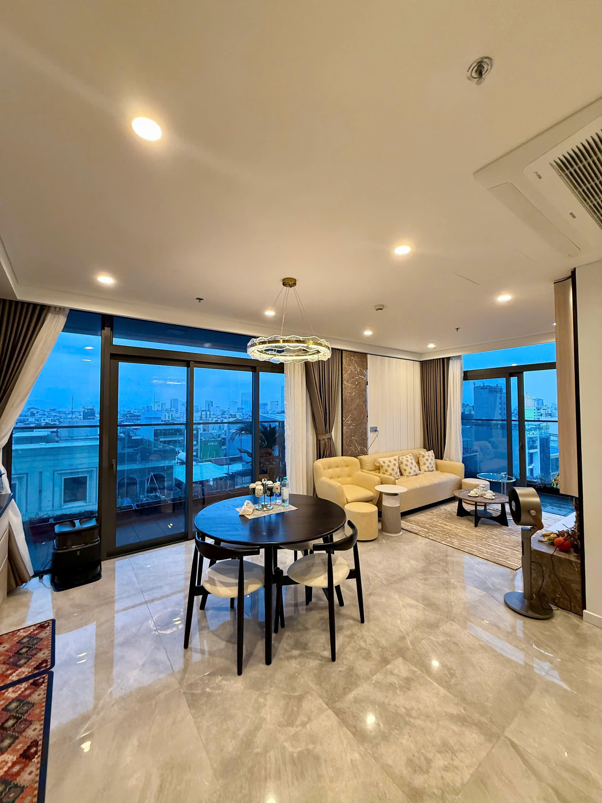 Luxury 2-bedroom apartment for rent at The Filmore - city view and full amenities