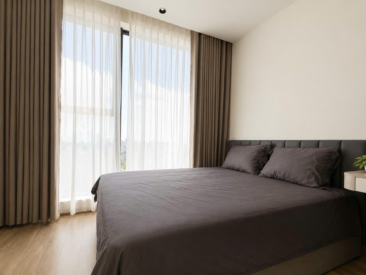 Luxury 1-bedroom apartment for rent at Panoma high floor