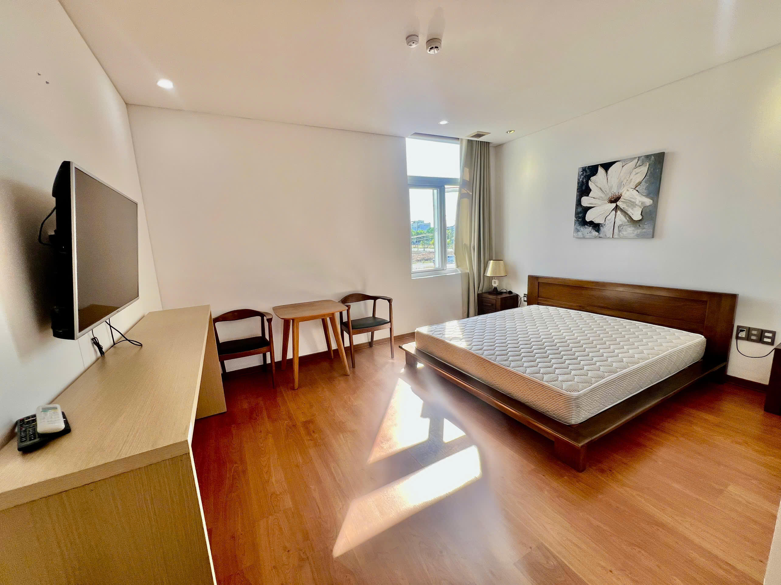 Luxury swimming pool Villa for Rent in Son Thuy area | Tourism area close to Crown International Club 