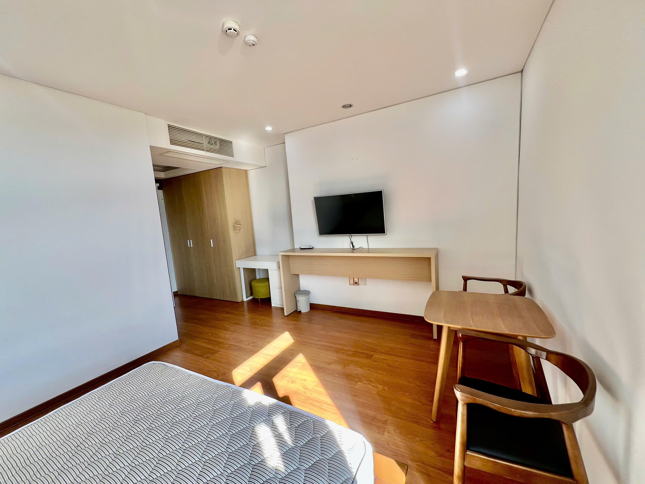 Luxury swimming pool Villa for Rent in Son Thuy area | Tourism area close to Crown International Club 
