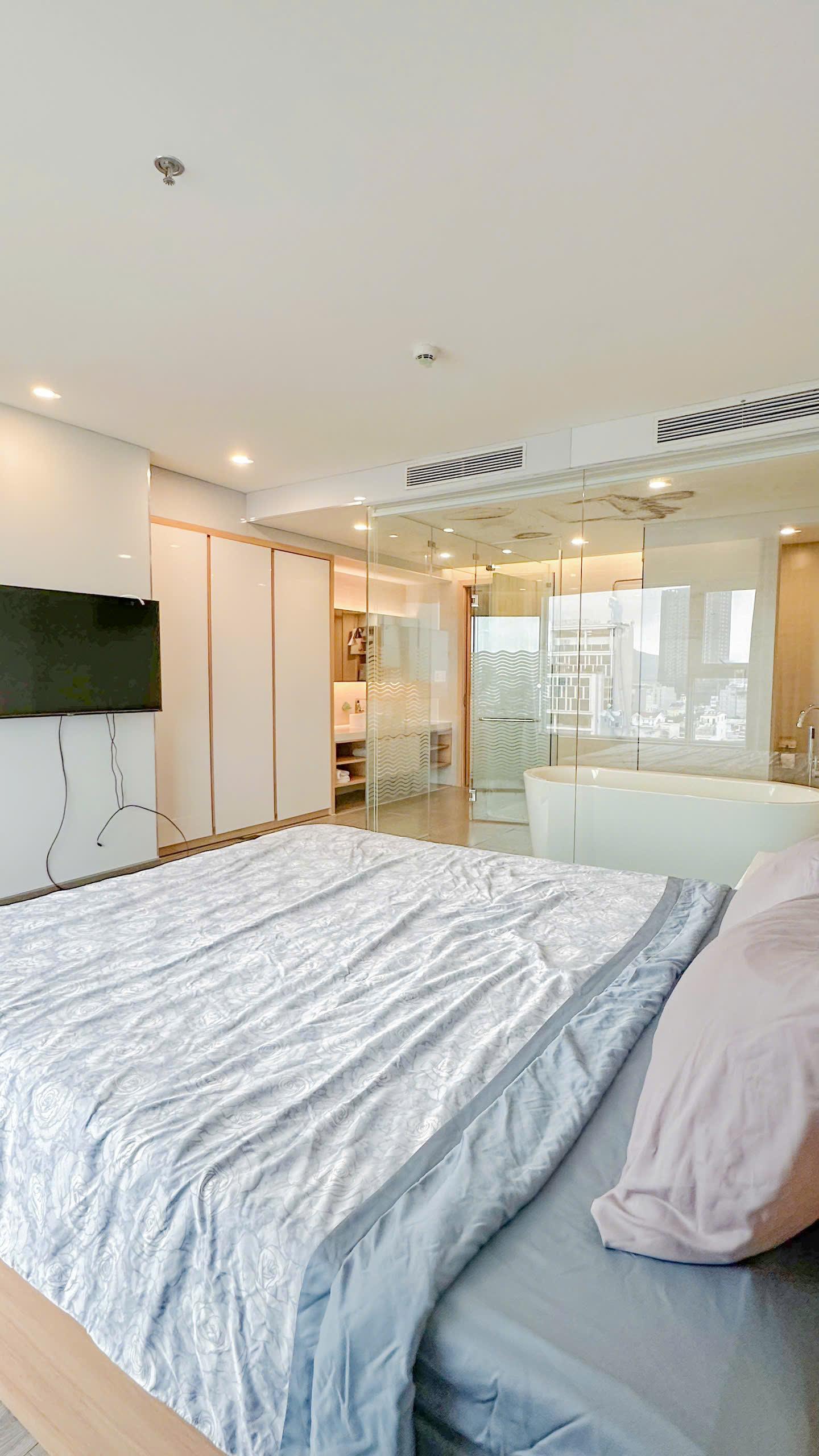 Spacious 1-Bedroom Apartment for Rent at Fhome Zen Diamond Suites, Da Nang | Sea & Han River View