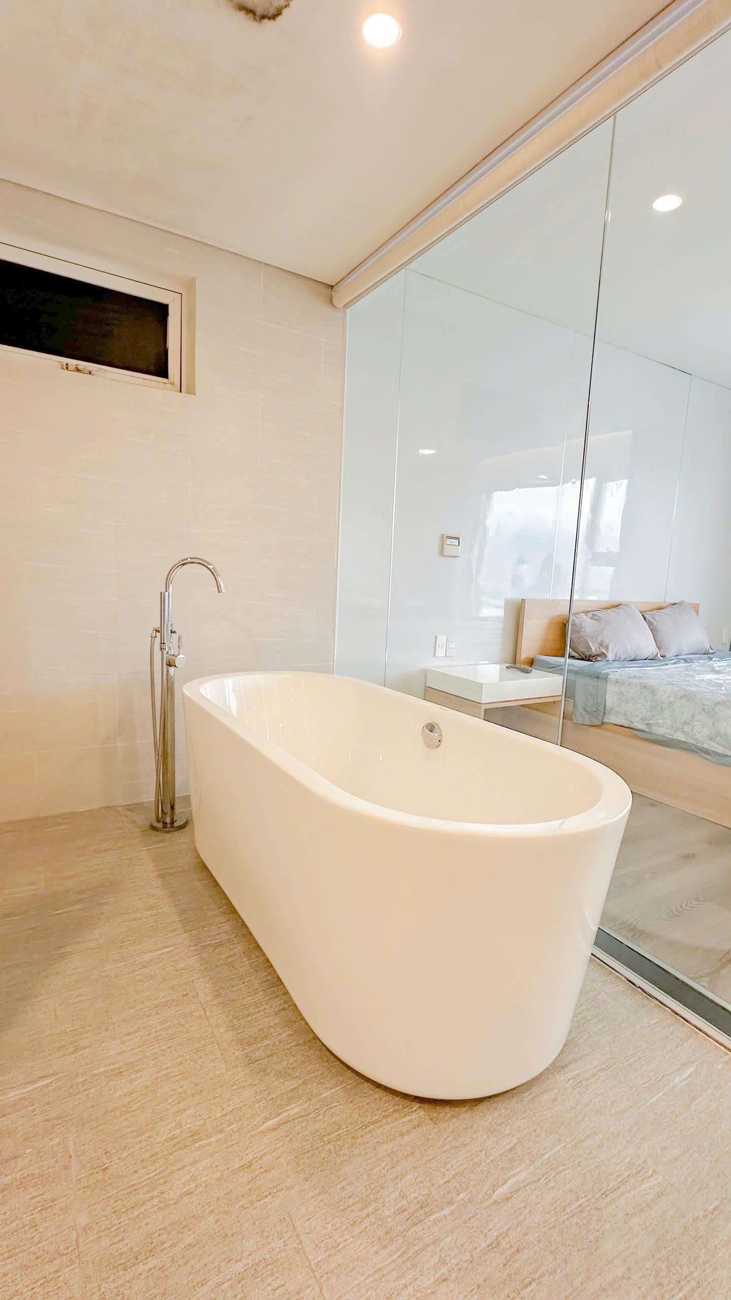 Spacious 1-Bedroom Apartment for Rent at Fhome Zen Diamond Suites, Da Nang | Sea & Han River View