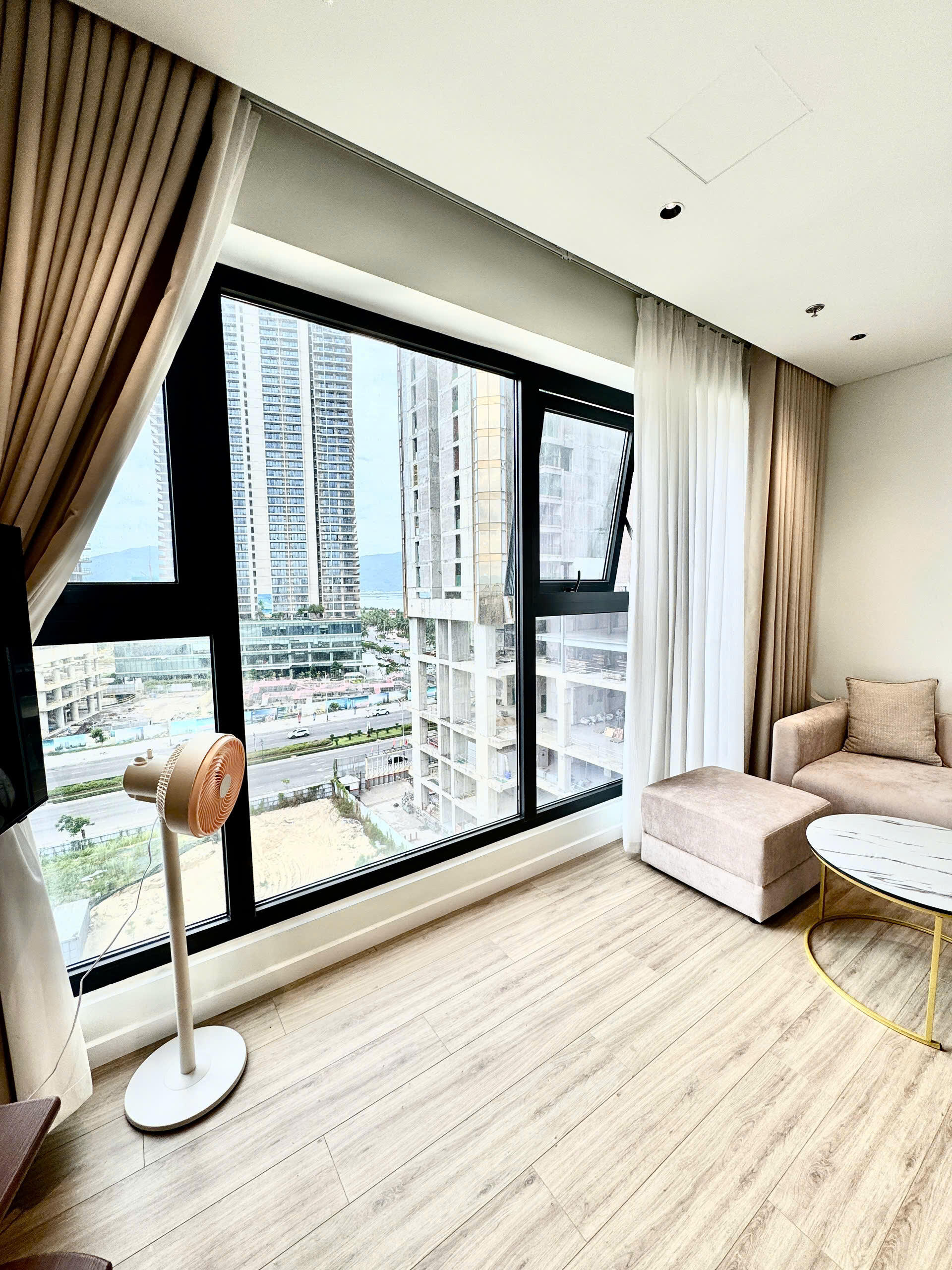 Luxury 1-Bedroom Apartment for Rent at Da Nang Times Square - FUTA Residence | City View & Natural Sea Breeze