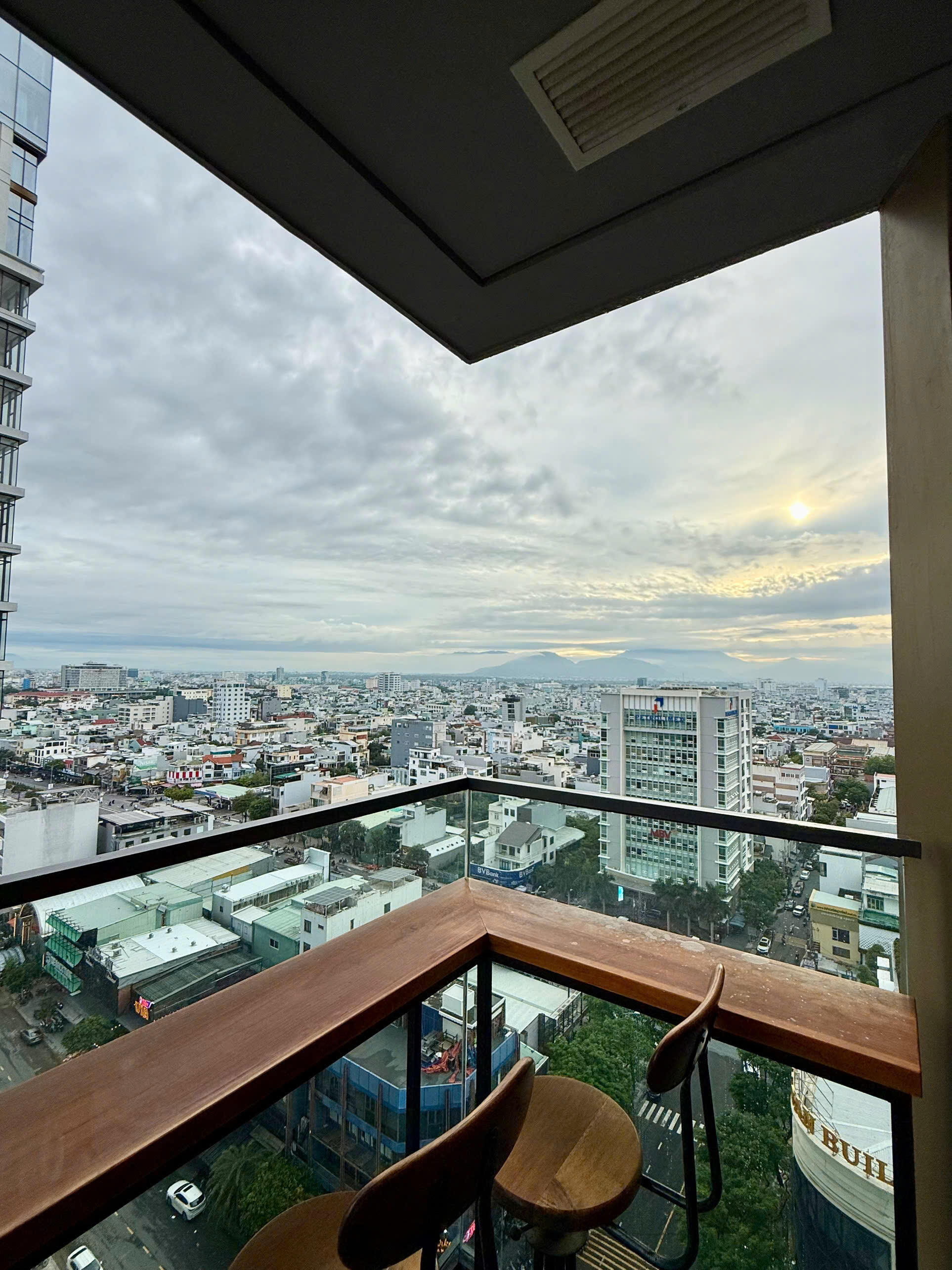 Partial Han River & City View | Luxury 1-Bedroom Apartment for Rent at the Filmore Da Nang