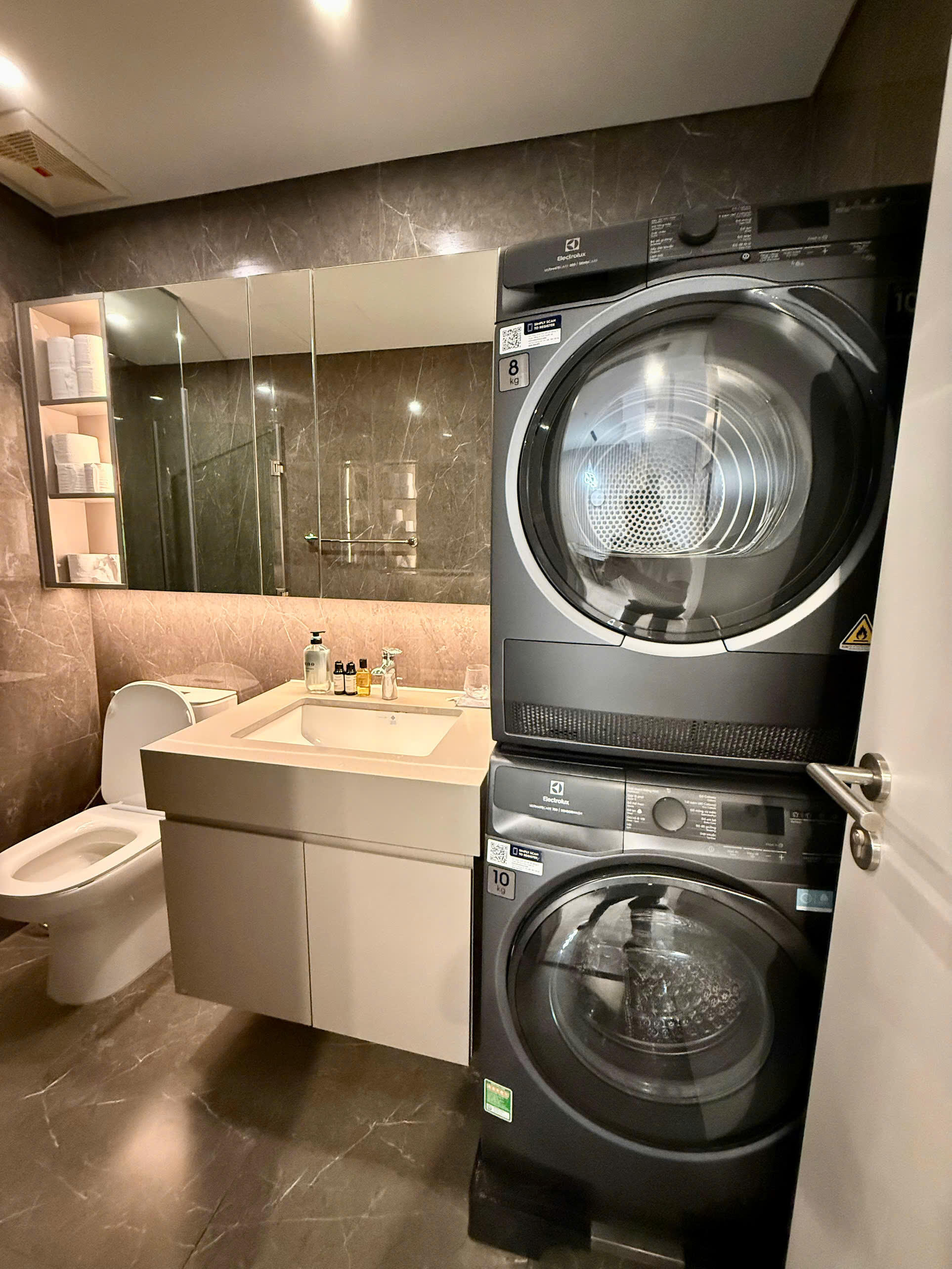 Partial Han River & City View | Luxury 1-Bedroom Apartment for Rent at the Filmore Da Nang