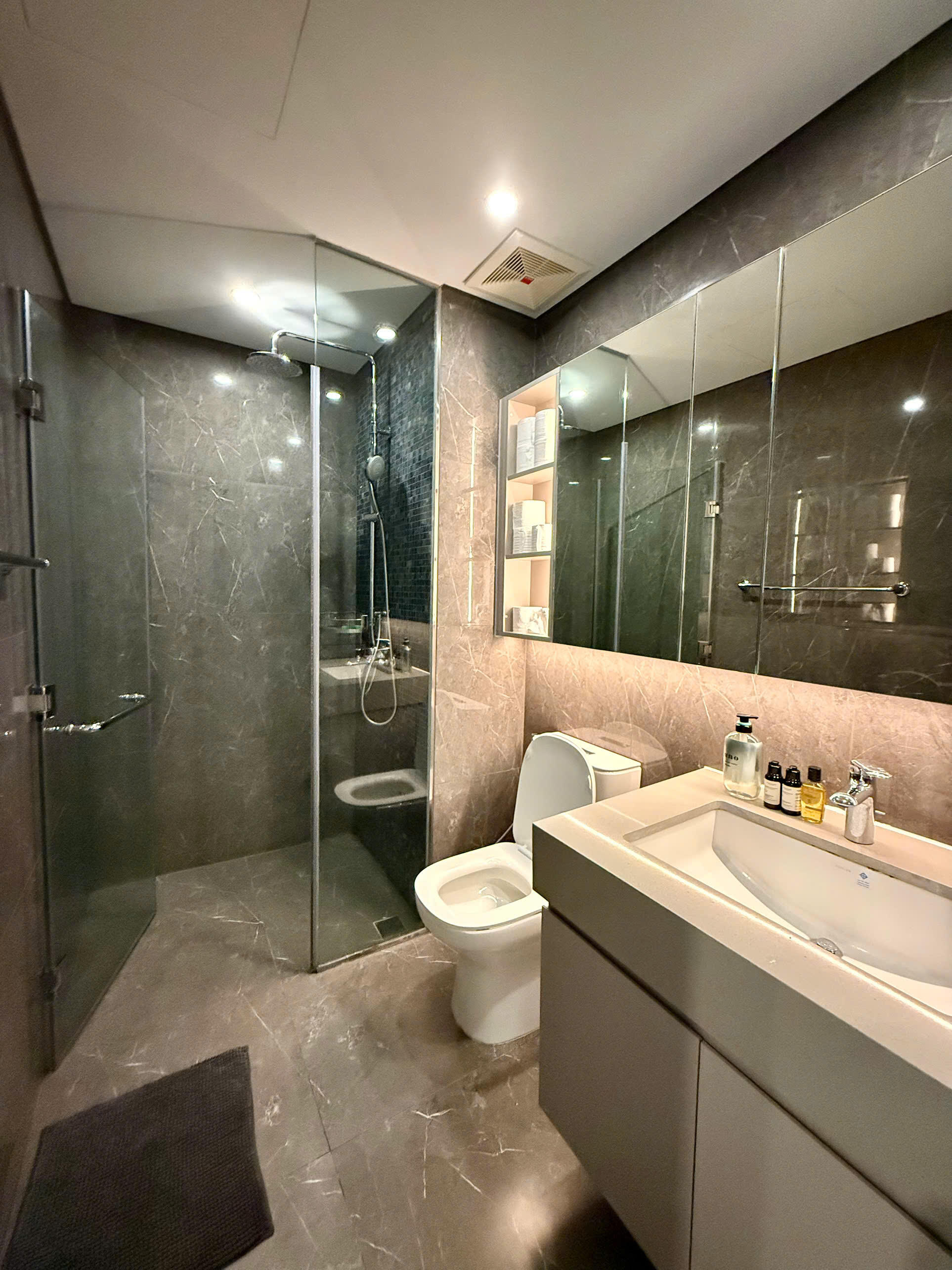 Partial Han River & City View | Luxury 1-Bedroom Apartment for Rent at the Filmore Da Nang