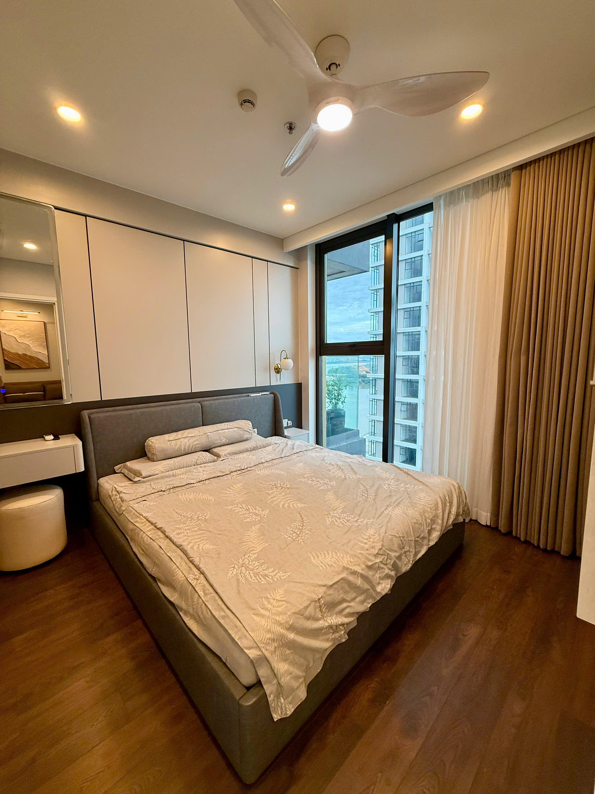 Partial Han River & City View | Luxury 1-Bedroom Apartment for Rent at the Filmore Da Nang