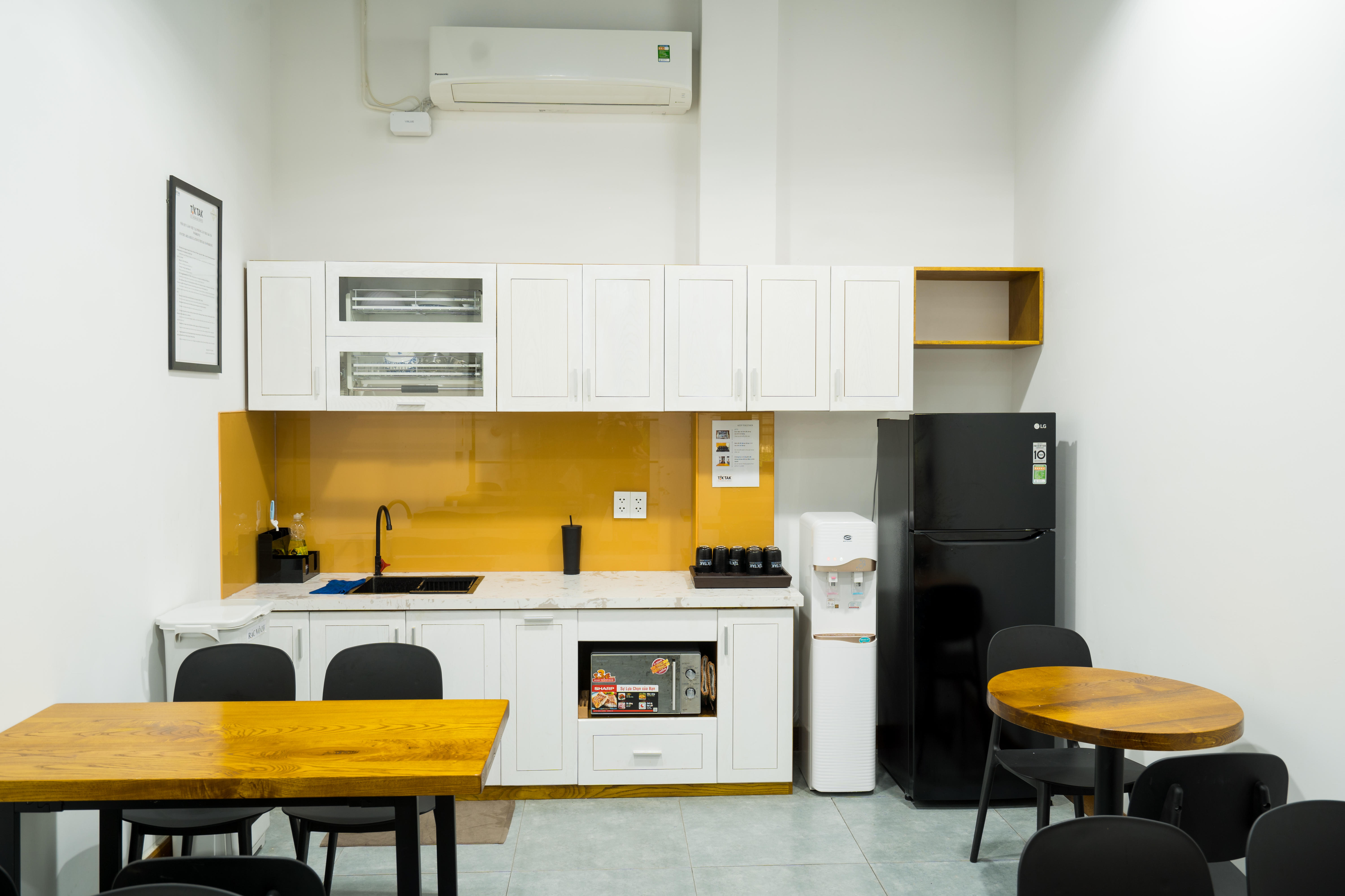 Co- working space office in center of Da Nang (medium size)