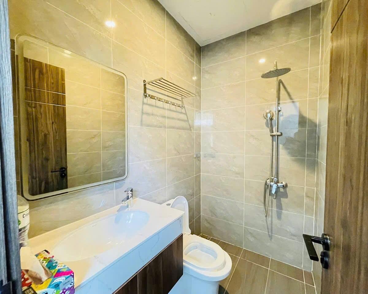 Luxury 5-Bedroom Corner Villa with Dual Frontage for Rent on Nguyen Son Street, Hoa Cuong, Da Nang