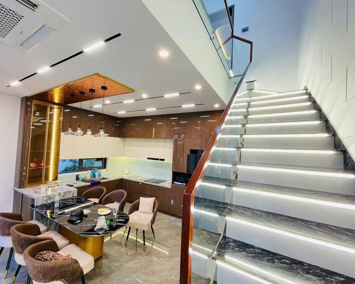 Luxury 5-Bedroom Corner Villa with Dual Frontage for Rent on Nguyen Son Street, Hoa Cuong, Da Nang