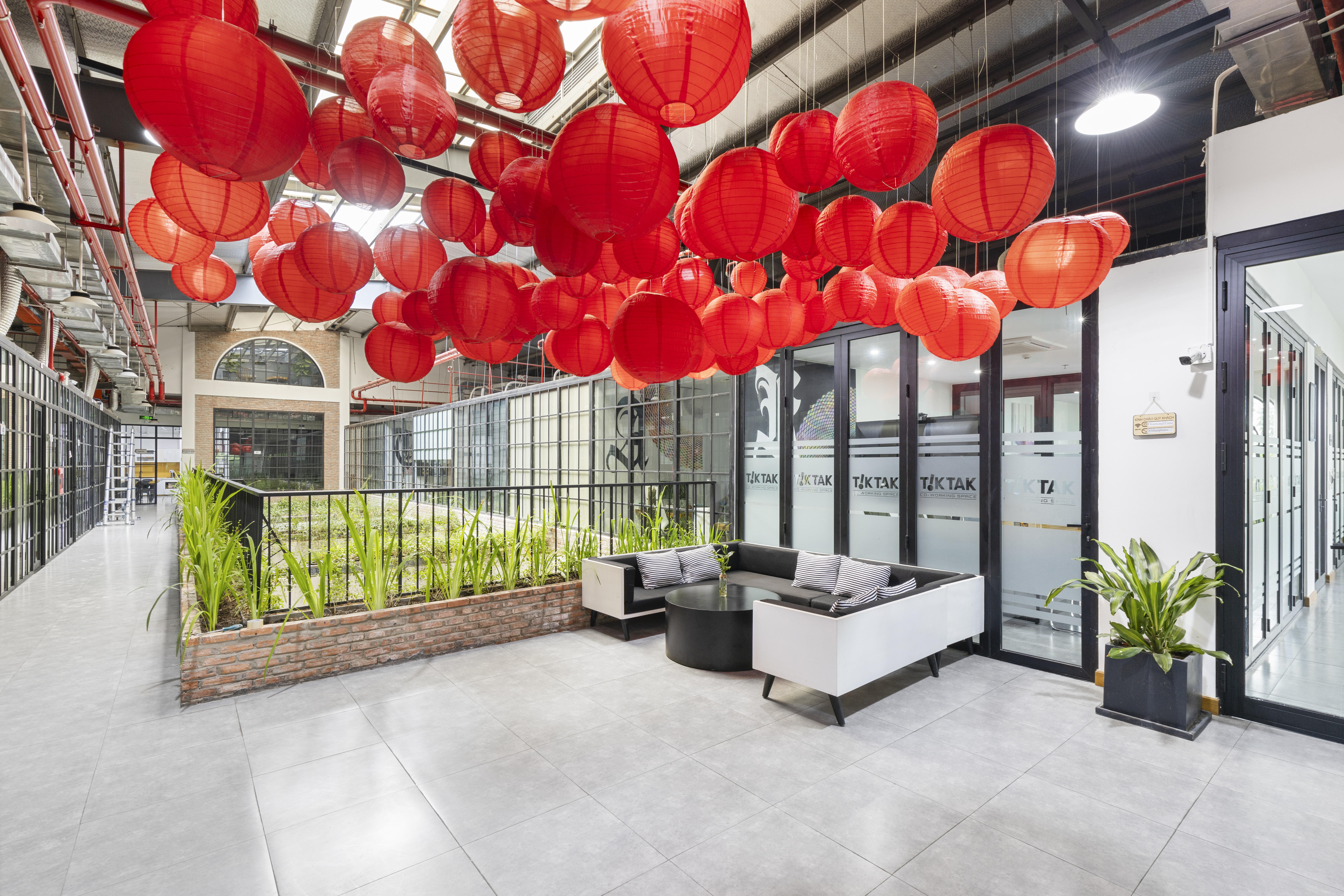 Co- working space office in center of Da Nang (medium size)