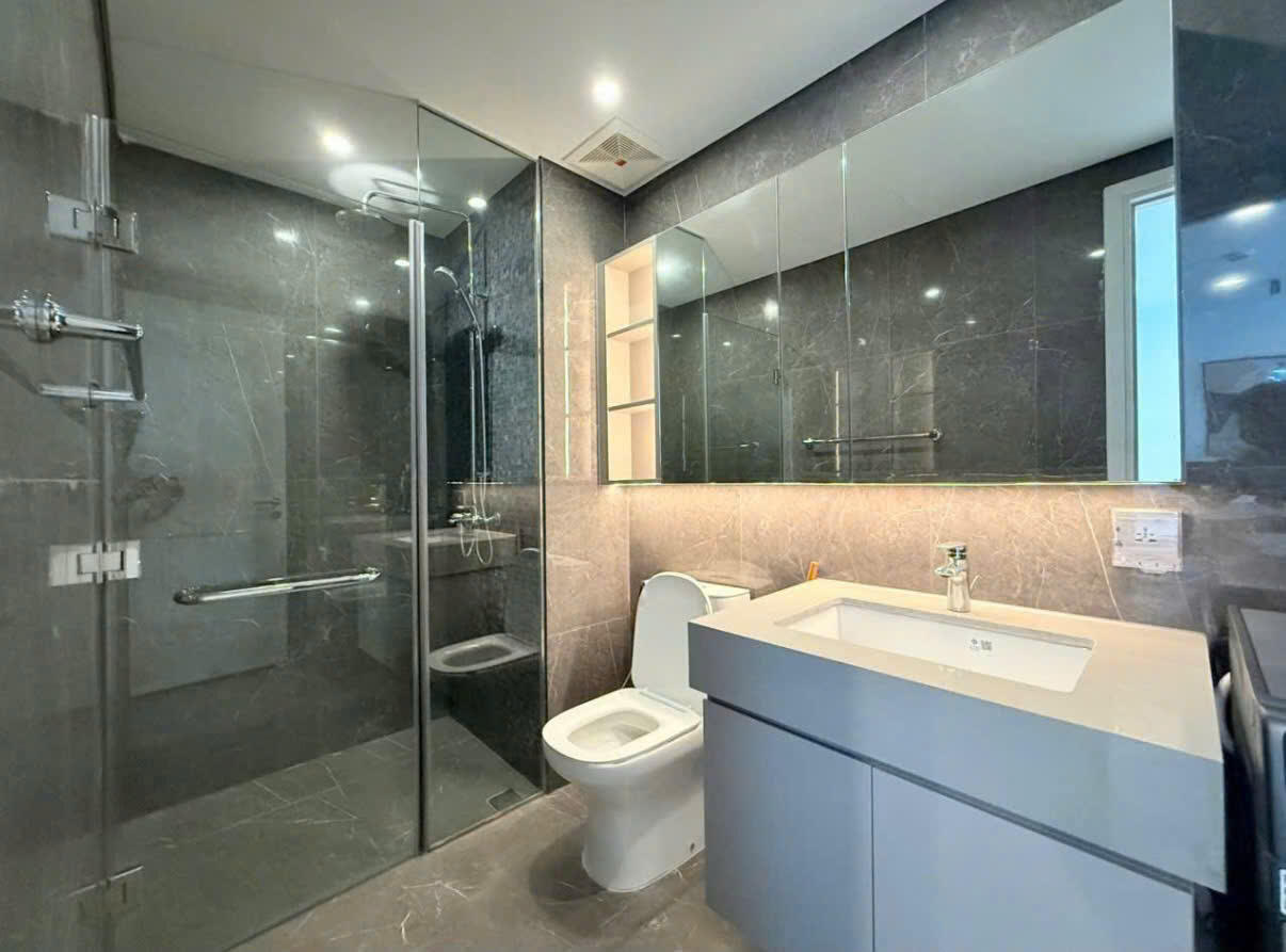 1-Bedroom Apartment at The Filmore Da Nang with River & Tran Thi Ly Bridge Views