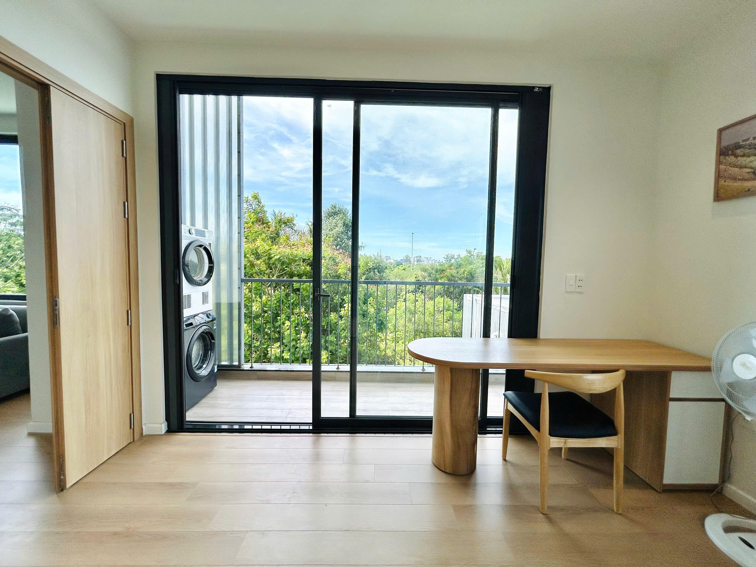 Bright 1-Bedroom Apartment with Airy Balcony Near the River