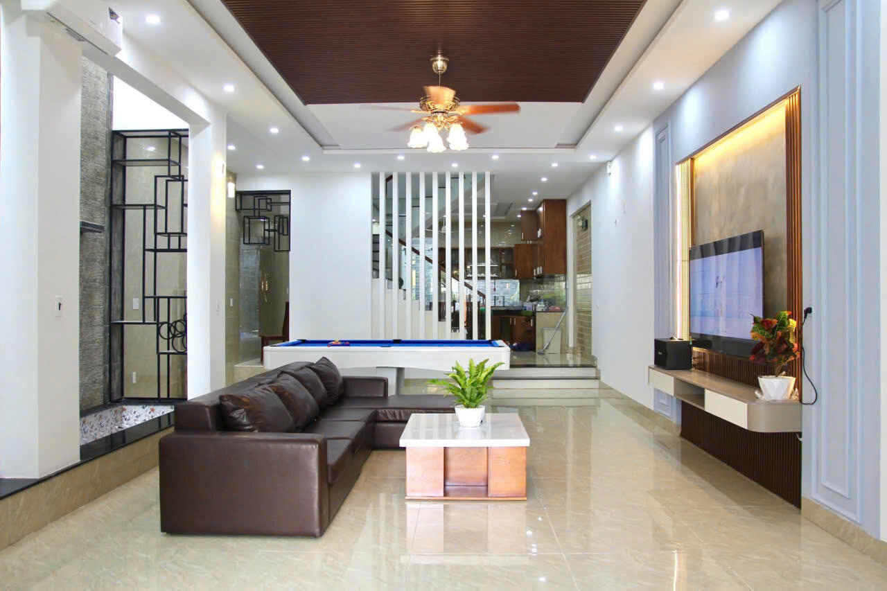 Modern 6-Bedroom Pool Villa | Spacious Living for Families & Professionals