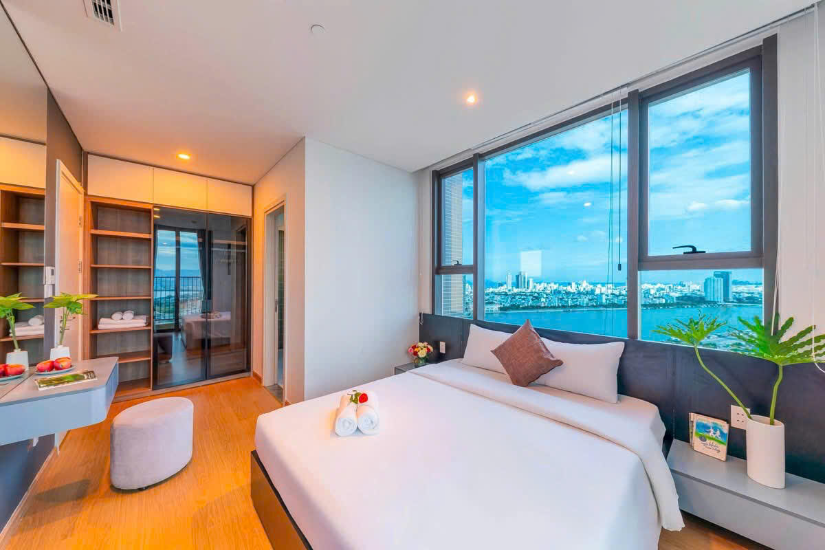 Modern 2-Bedroom Apartment at Sam Towers - Panoramic City and River Views
