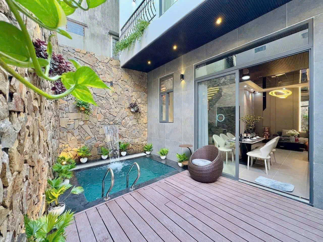3-Bedroom House in Hai Chau with a Private Pool & Tropical Retreat