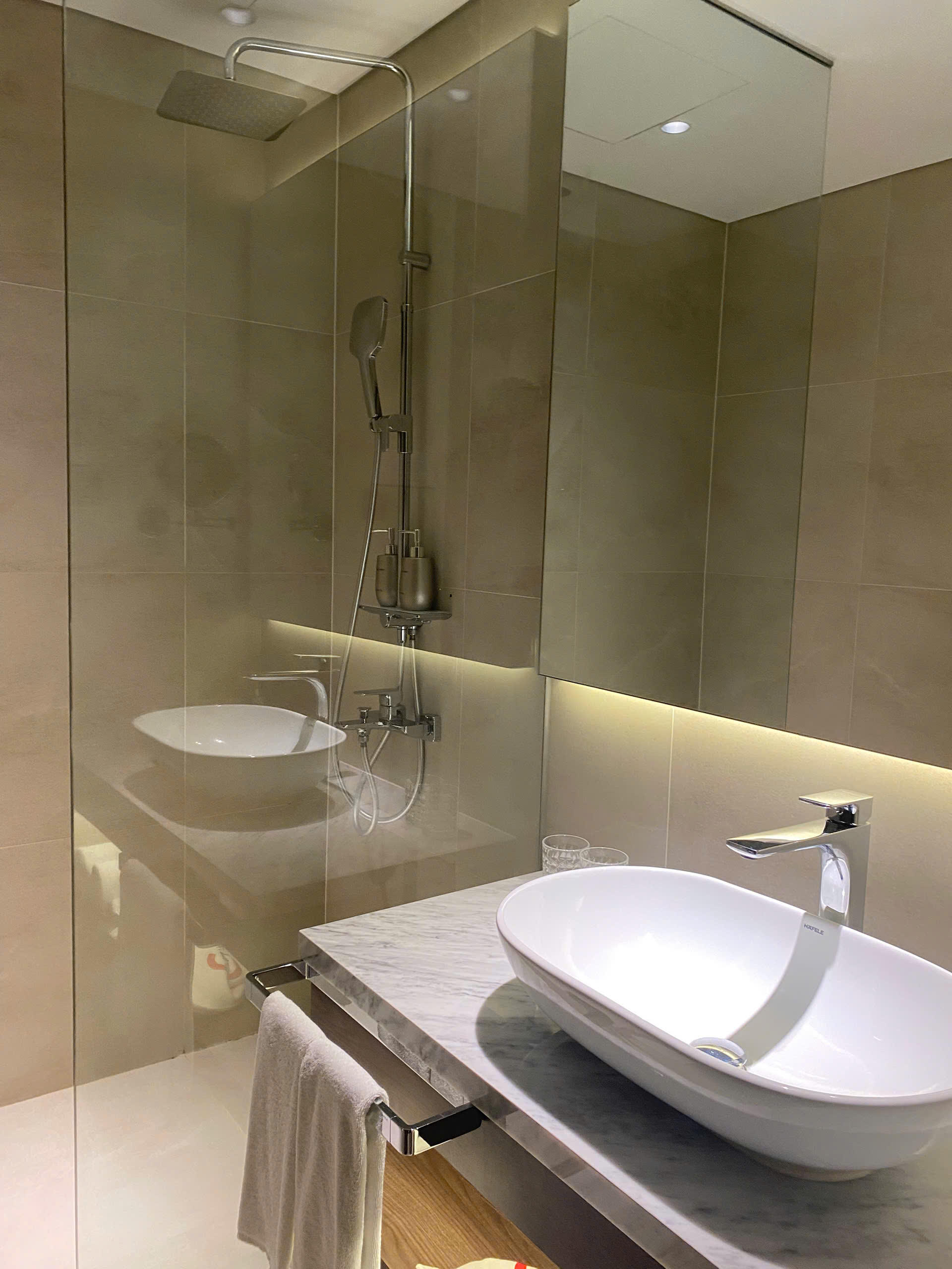 Sky-View Luxury Studio With Minimalist Interior
