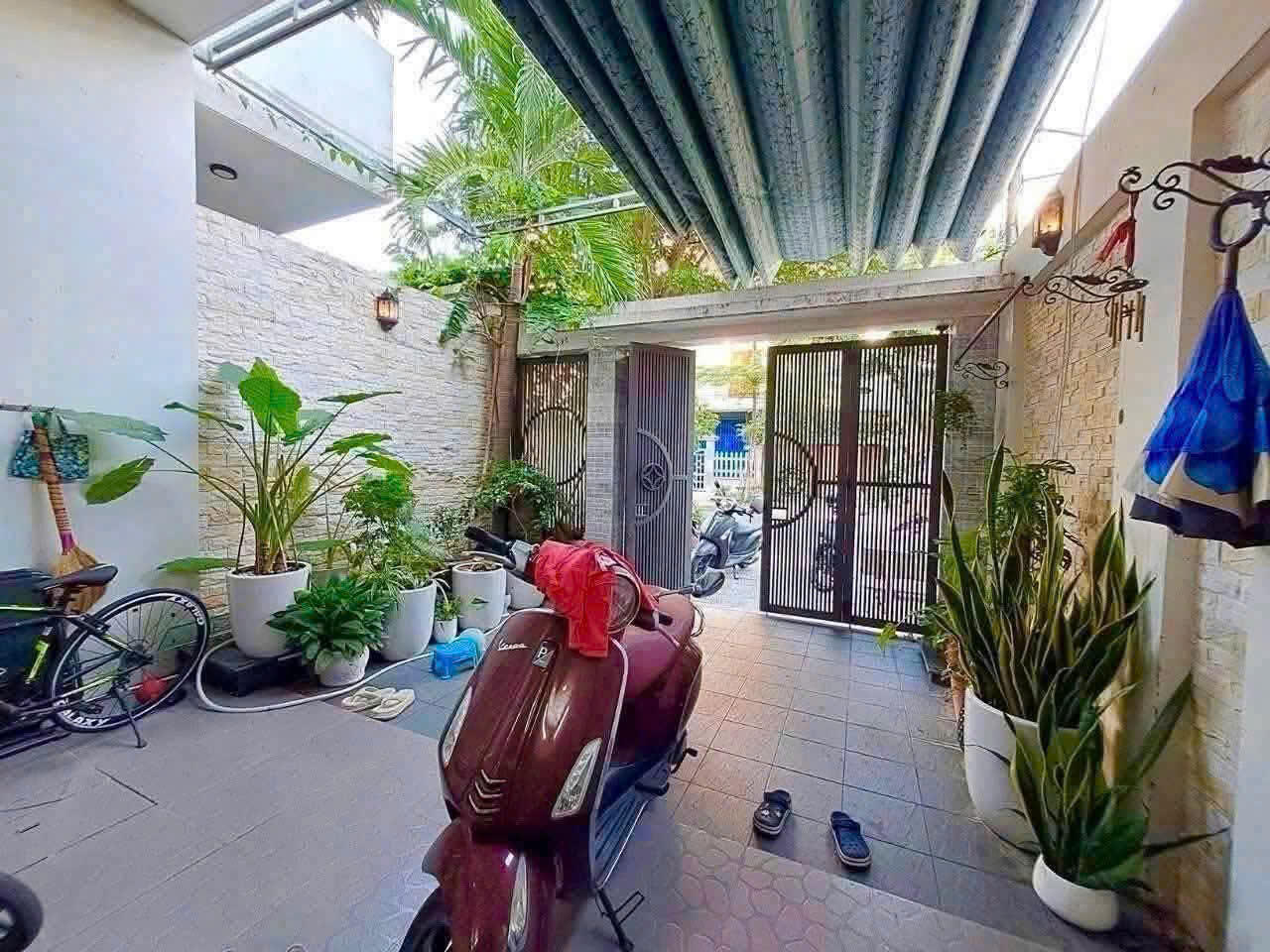 Spacious 3-Bedroom House Near the Beach & Han River