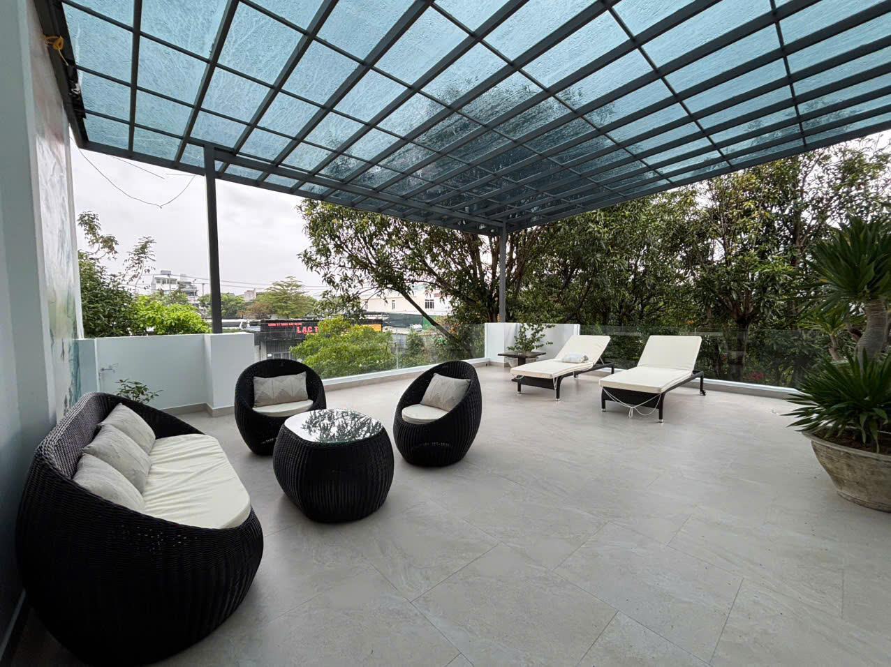 Resort-Style 3-Bedroom Villa with Private Apartment - Perfect for Family Living