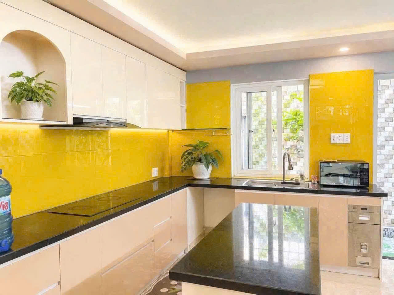 Spacious 3-Bedroom House Near the Beach & Han River