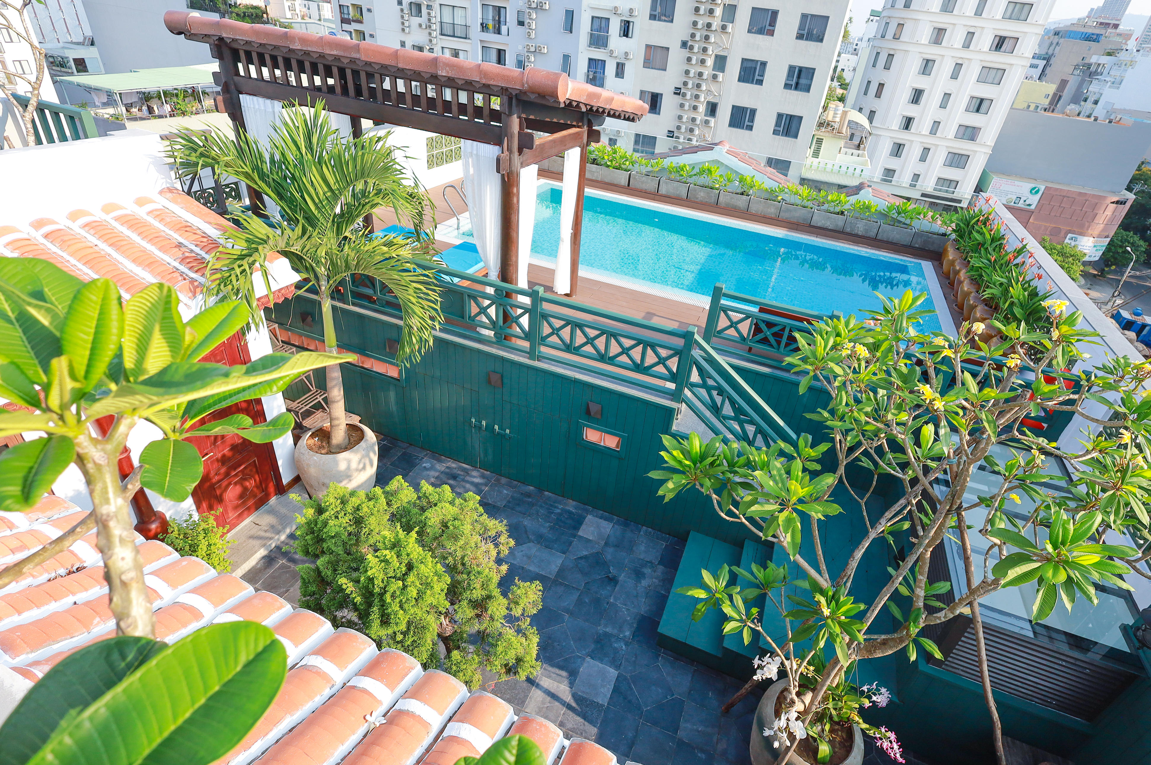 2 bedroom An Thuong, near the sea, 90 m2, rooftop swimming pool.