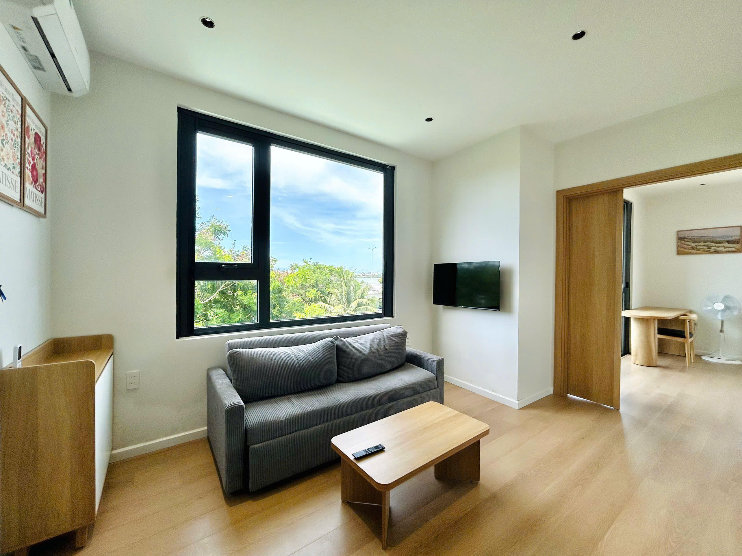 Bright 1-Bedroom Apartment with Airy Balcony Near the River