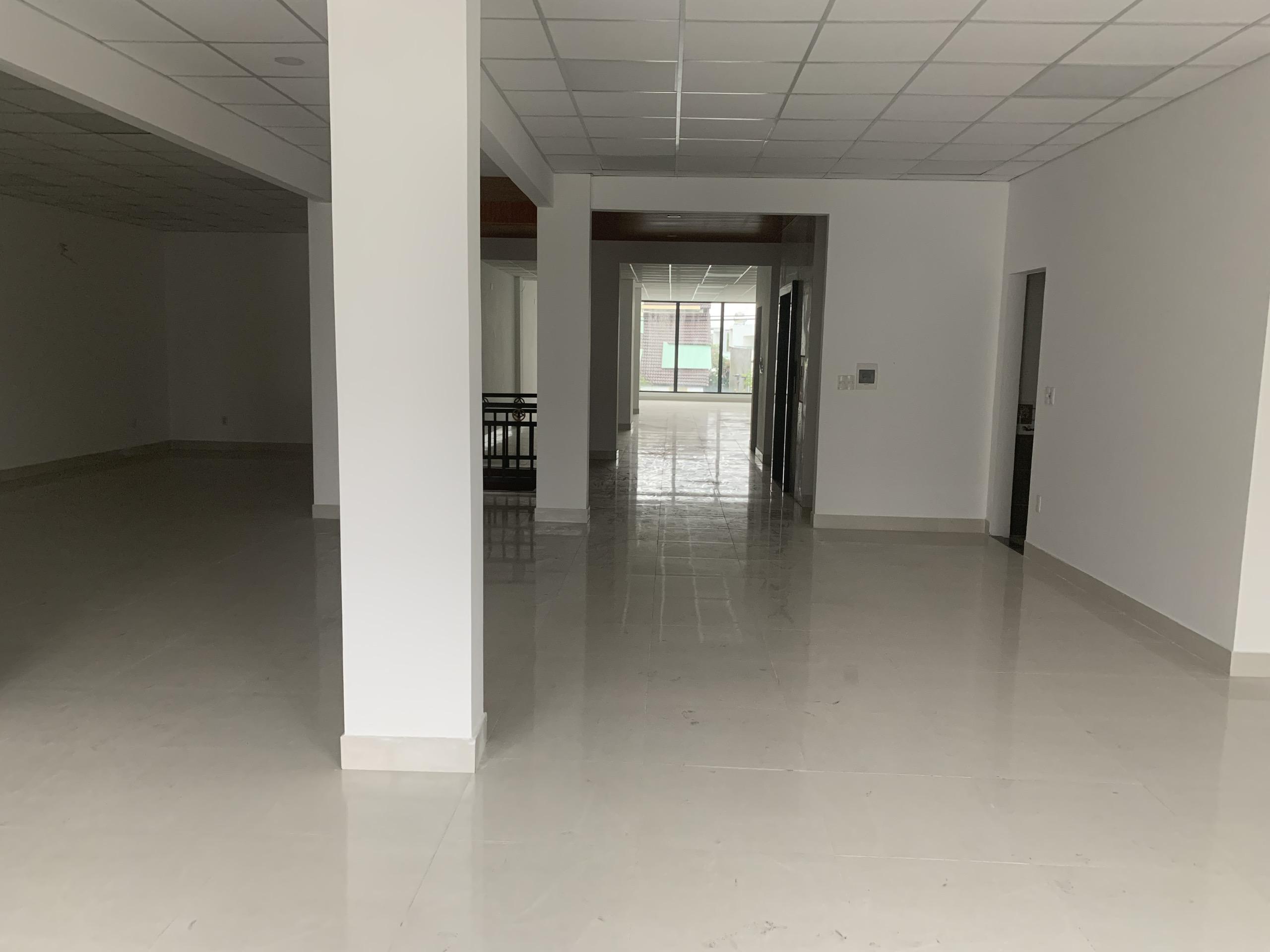 Office for lease in Ly Tu Trong