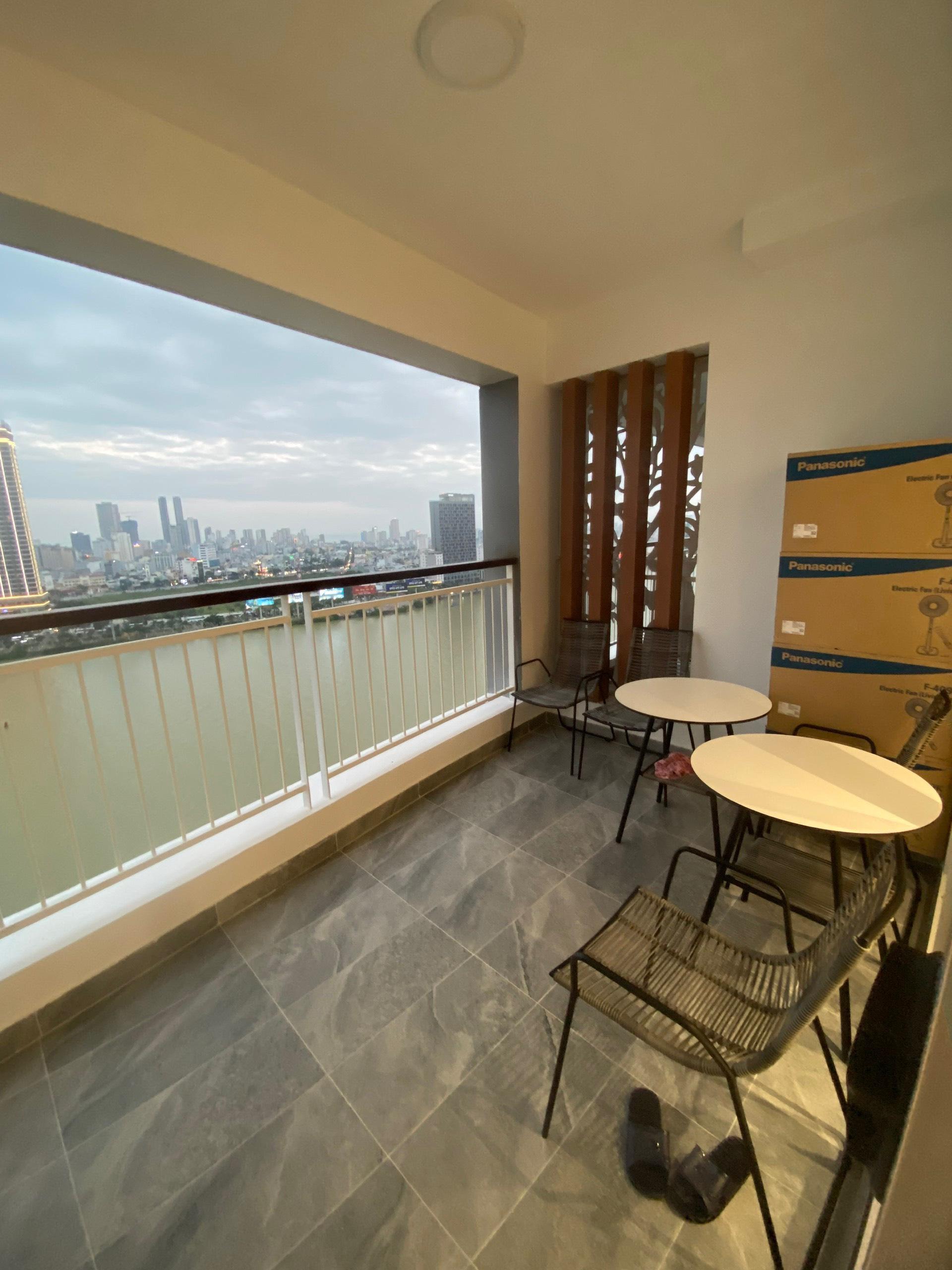 High floor 2-bedroom apartment, beautiful view at Indochina Revierside