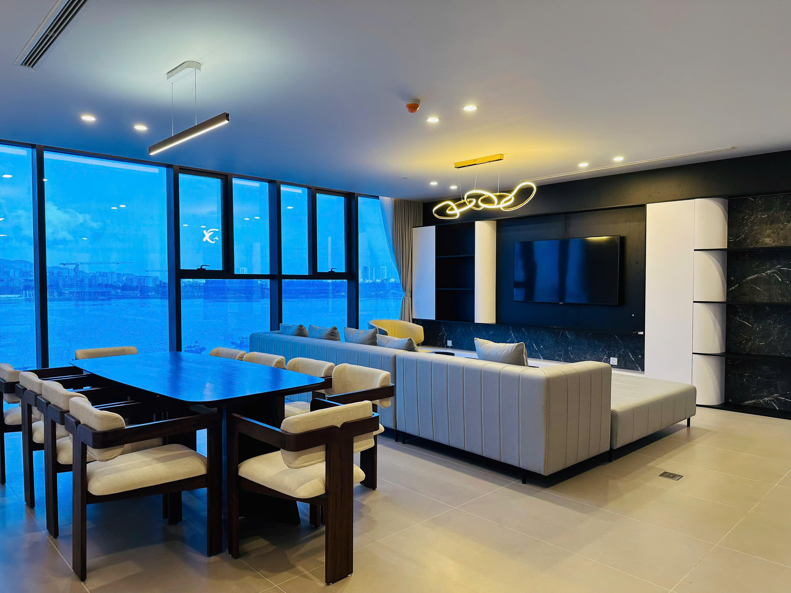 Luxury 3-bedroom Apartment for Rent at Sam Towers | Panoramic Han River and Son Tra mountain View