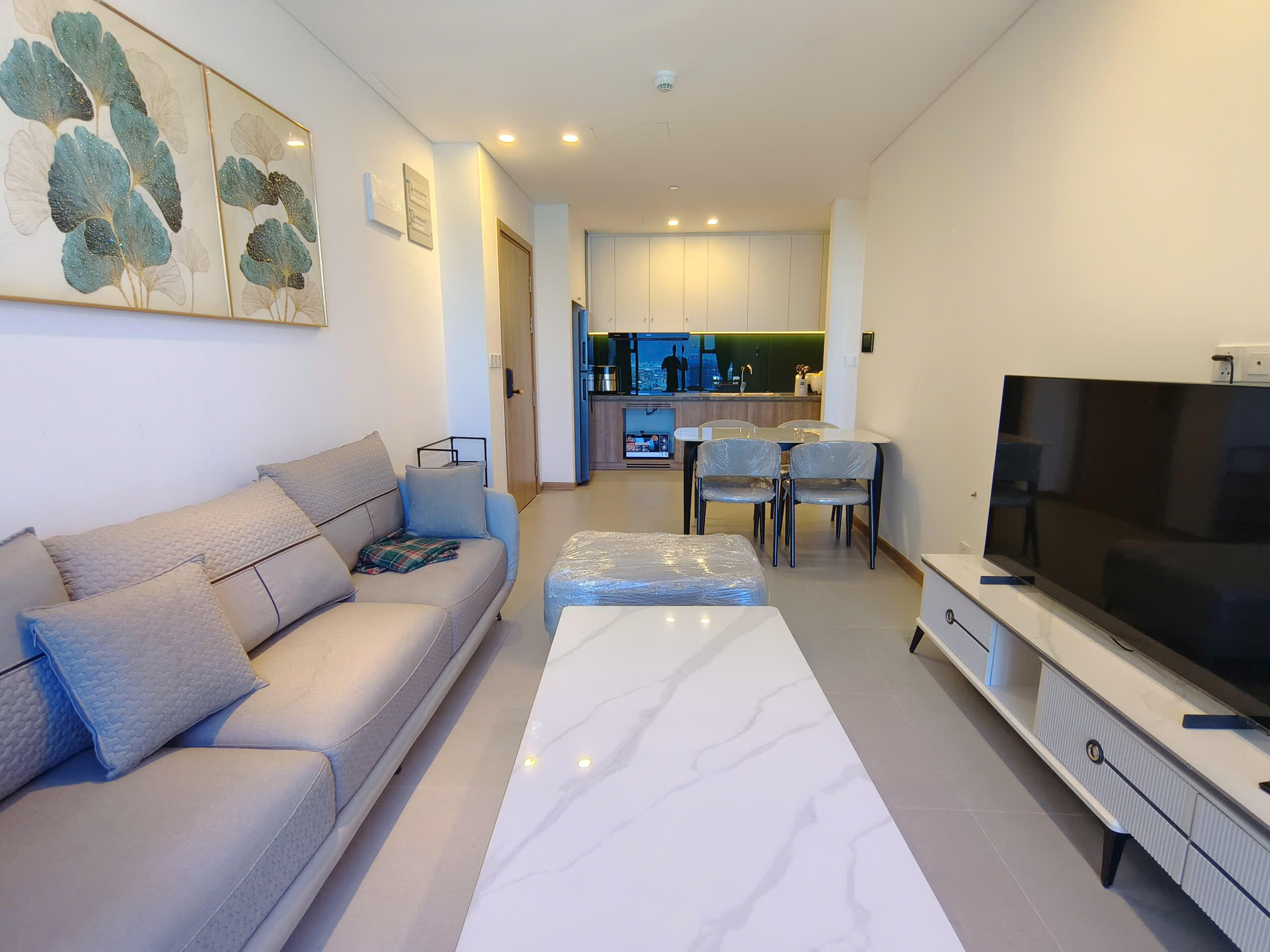 Luxury Apartment for Rent at Sam Tower, 2 Bedrooms - 22nd Floor