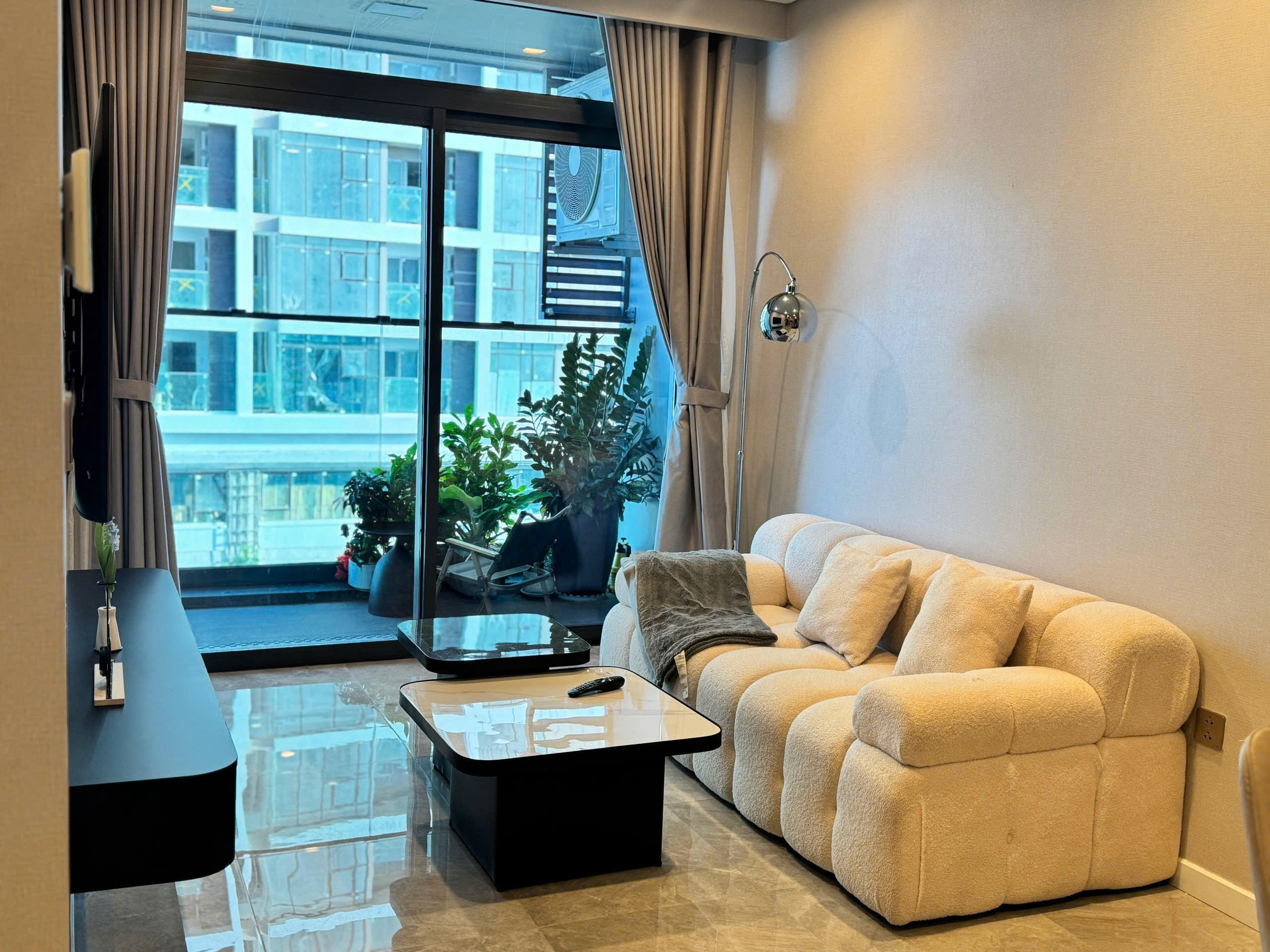 <Pool&Gym>Filmore - 6th-floor 1-bedroom apartment with river and city views