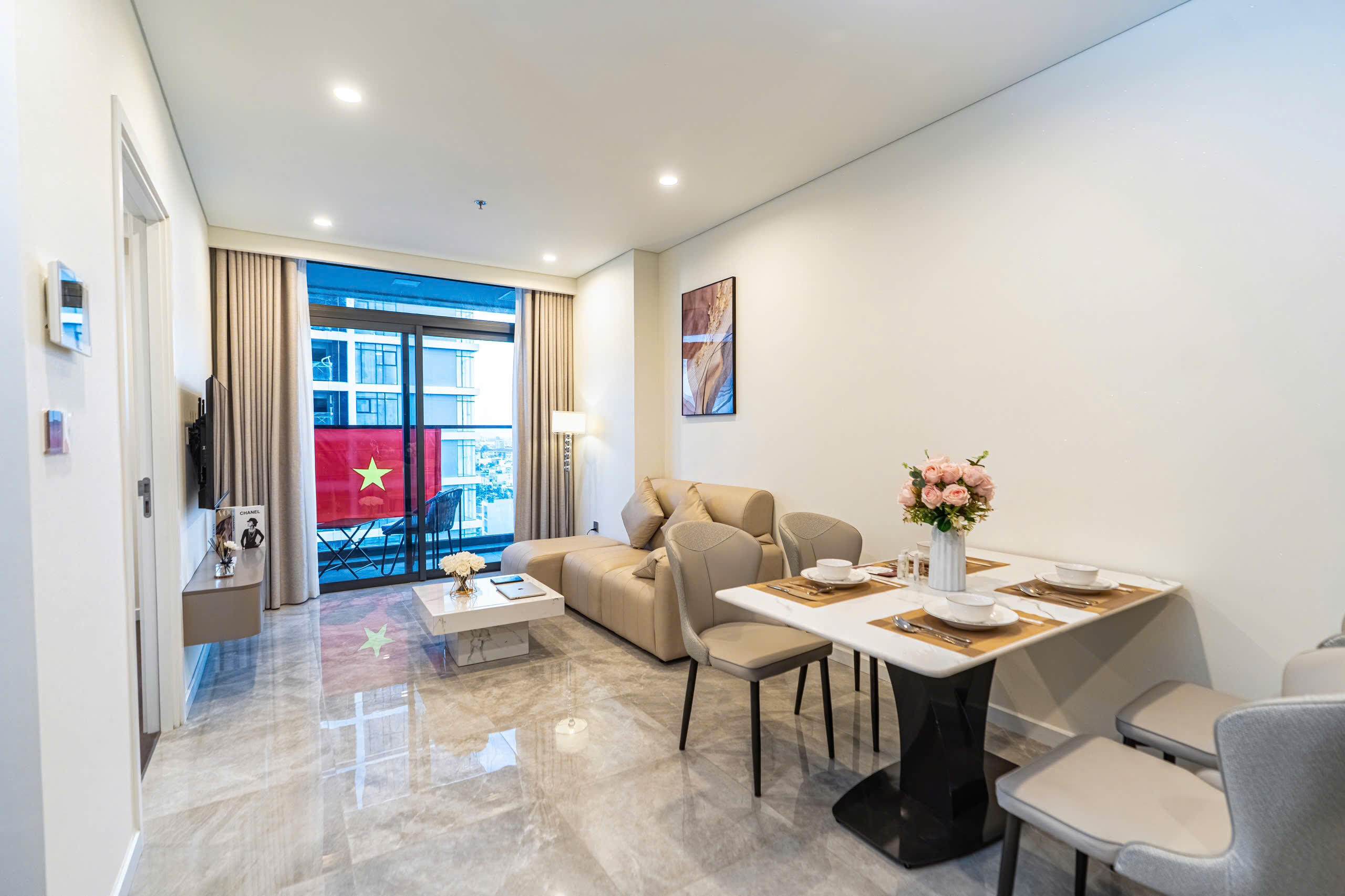 Filmore - 12th-floor 1-bedroom apartment with river and city views