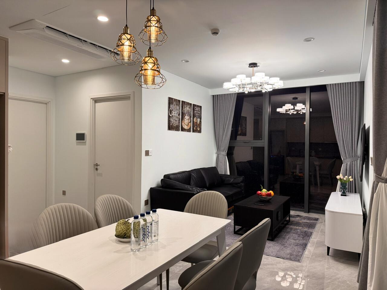 Filmore - High-floor 2-bedroom apartment with river and city views