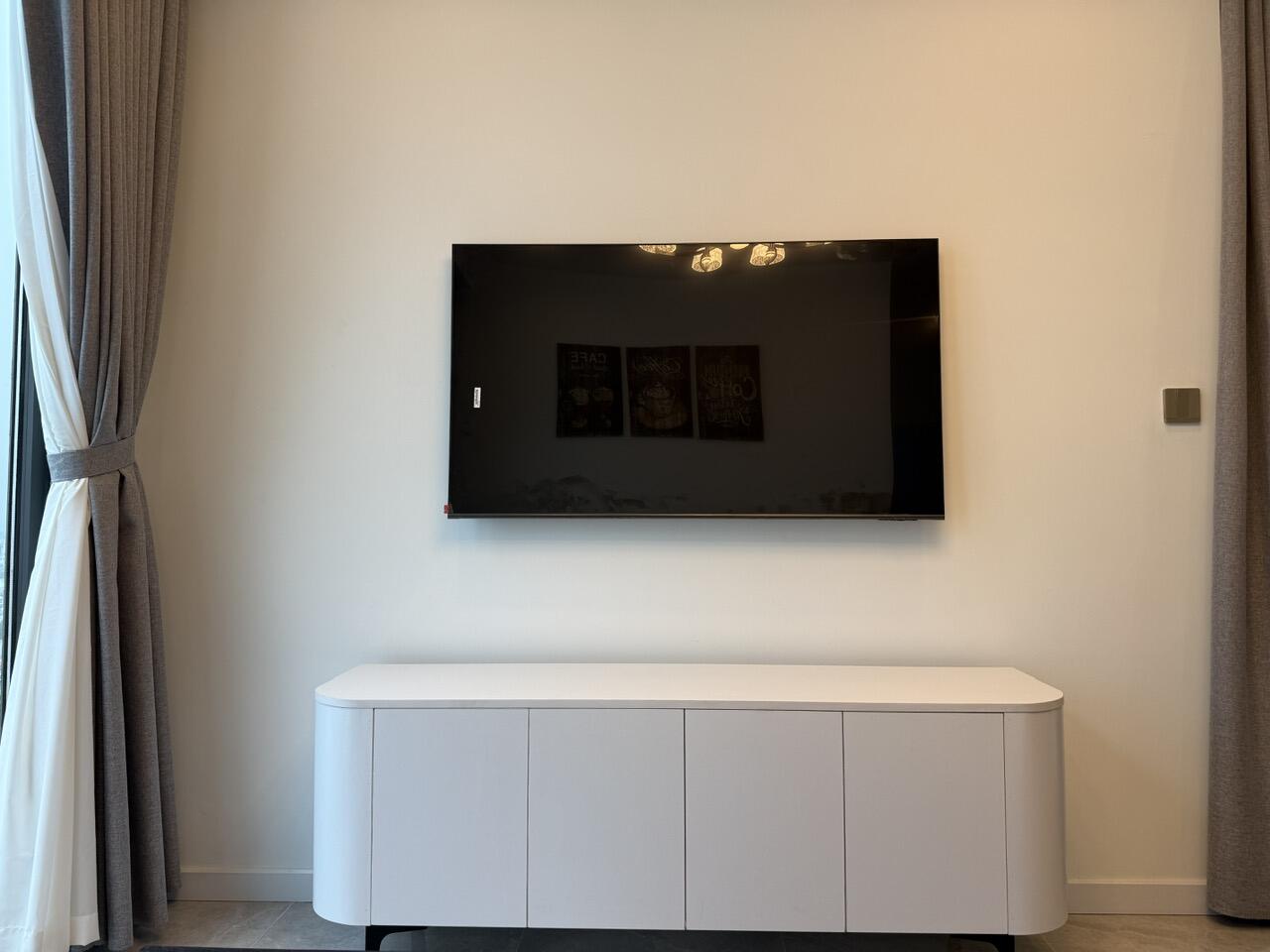 Filmore - High-floor 2-bedroom apartment with river and city views