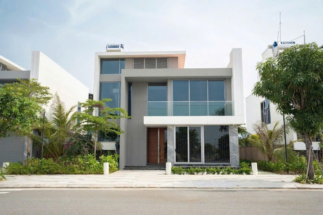 Regal Victoria A spacious and comfortable villa with inspiring interior.