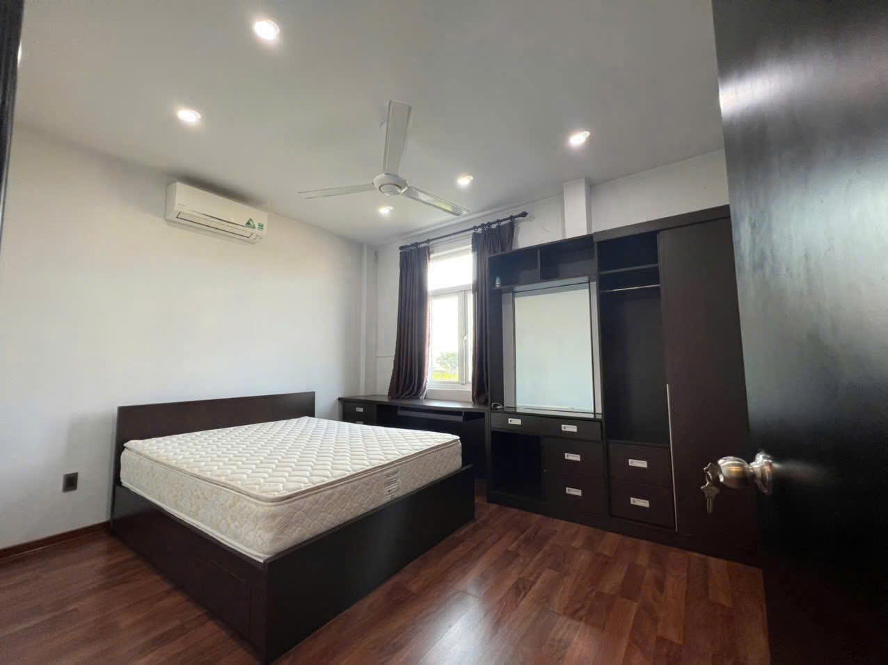 Phuc Loc Vien for rent comfort 4 bedrooms