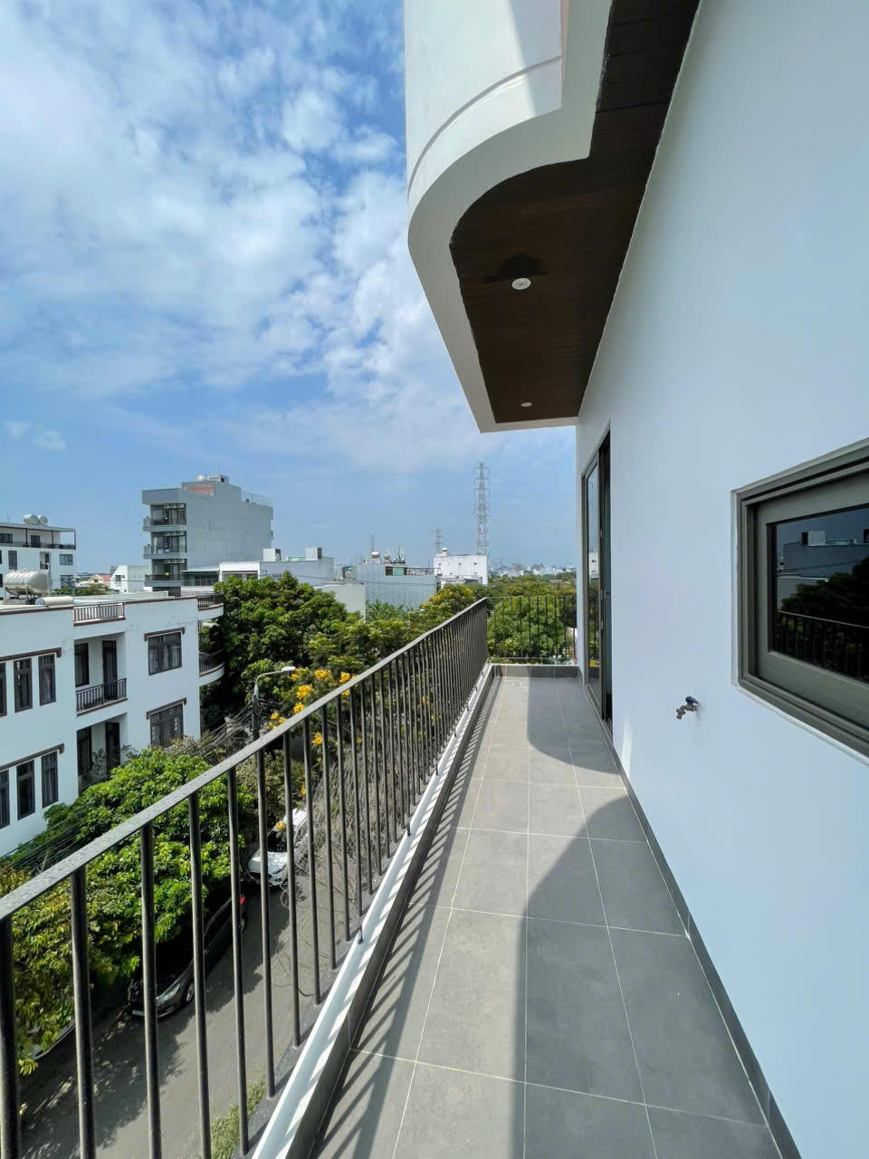 2-Bedroom-Apartment with River Breeze & South-Facing Balcony