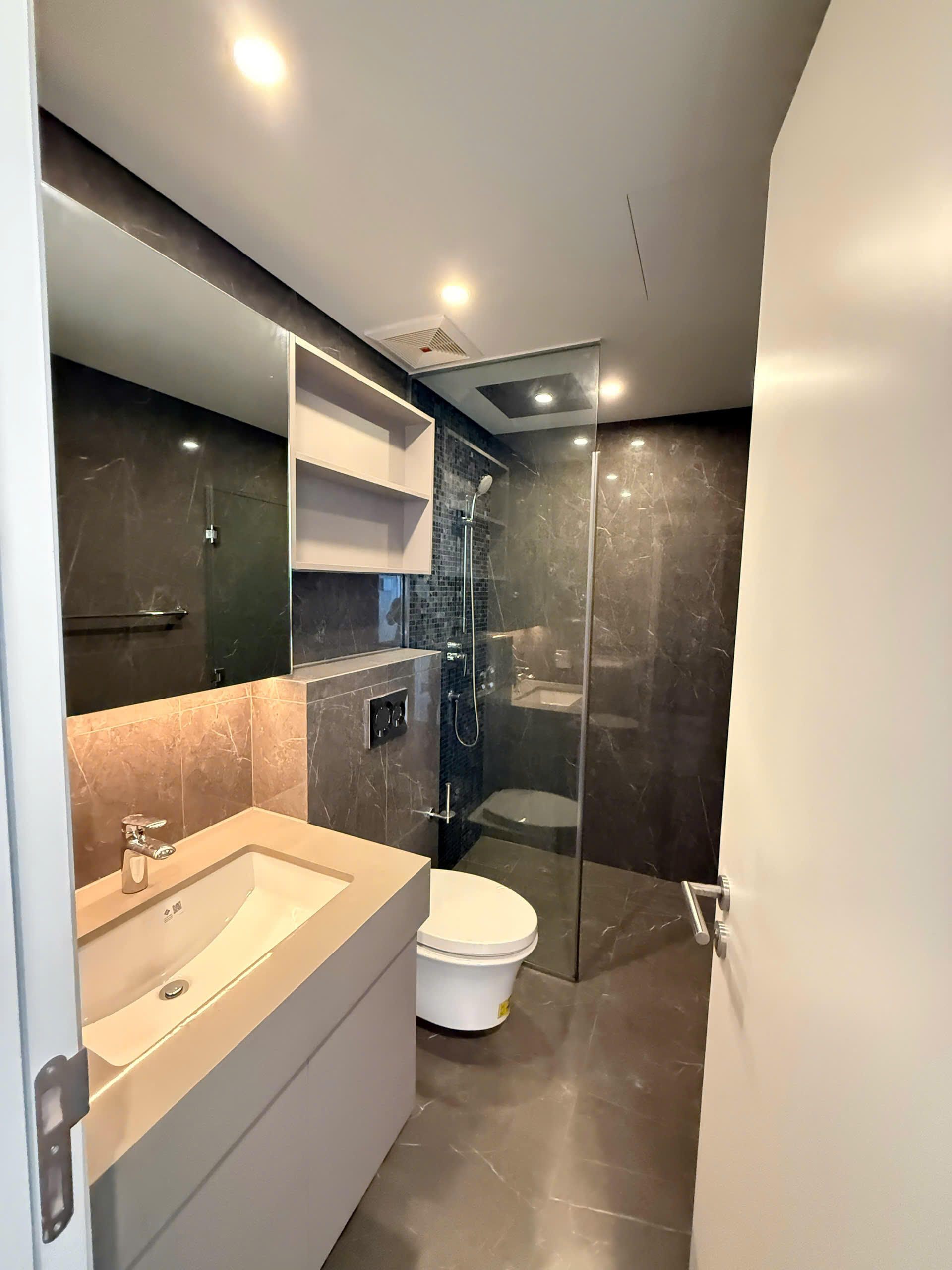 Cho thuê căn hộ 2 phòng ngủ sang trọng tại The Filmore Da Nang