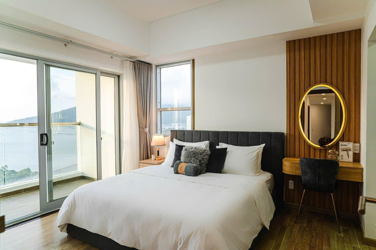 Căn hộ góc 2 phòng ngủ cao cấp cho thuê tại Blooming Tower Danang | Toàn cảnh sông Hàn & bán đảo Sơn Trà