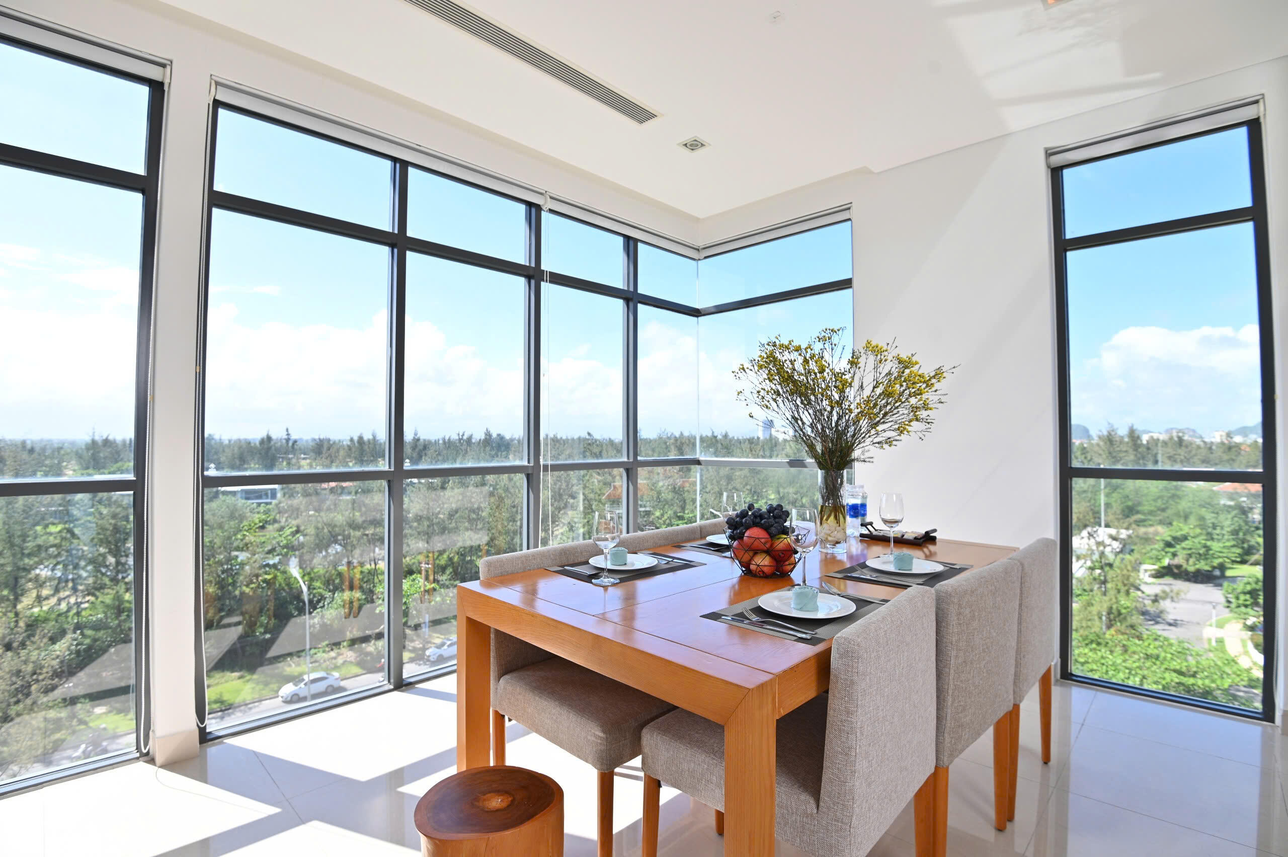 Cho thuê căn Hộ 2 phòng ngủ có ban công view Biển tại The Ocean Suites
