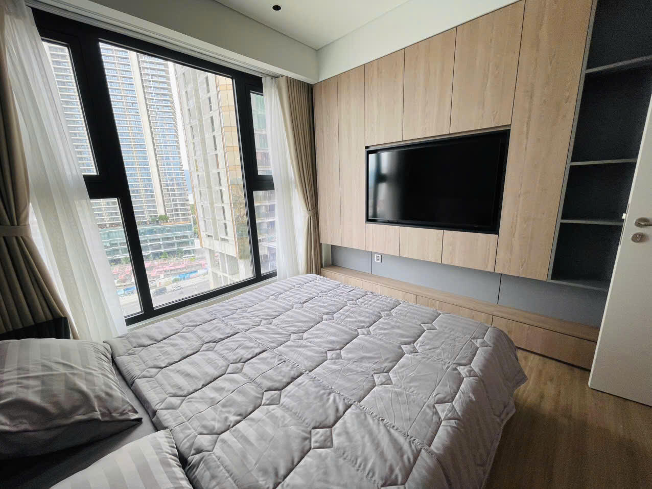 Căn hộ 2 phòng ngủ cao cấp gần biển | Times Square Da Nang - FUTA Residence | View thành phố