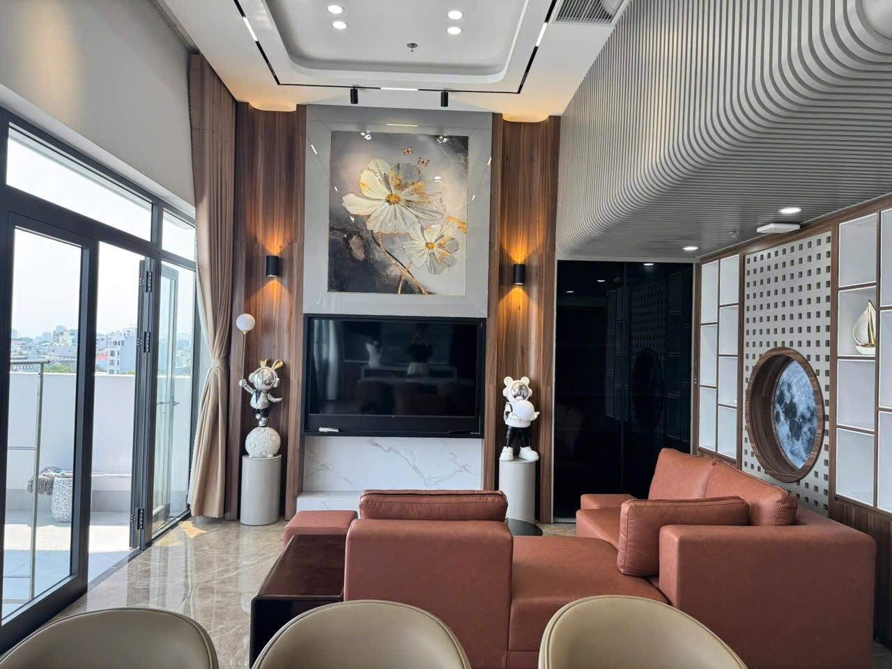 Penthouse 2 Phòng Ngủ Với Ban Công View Thành Phố