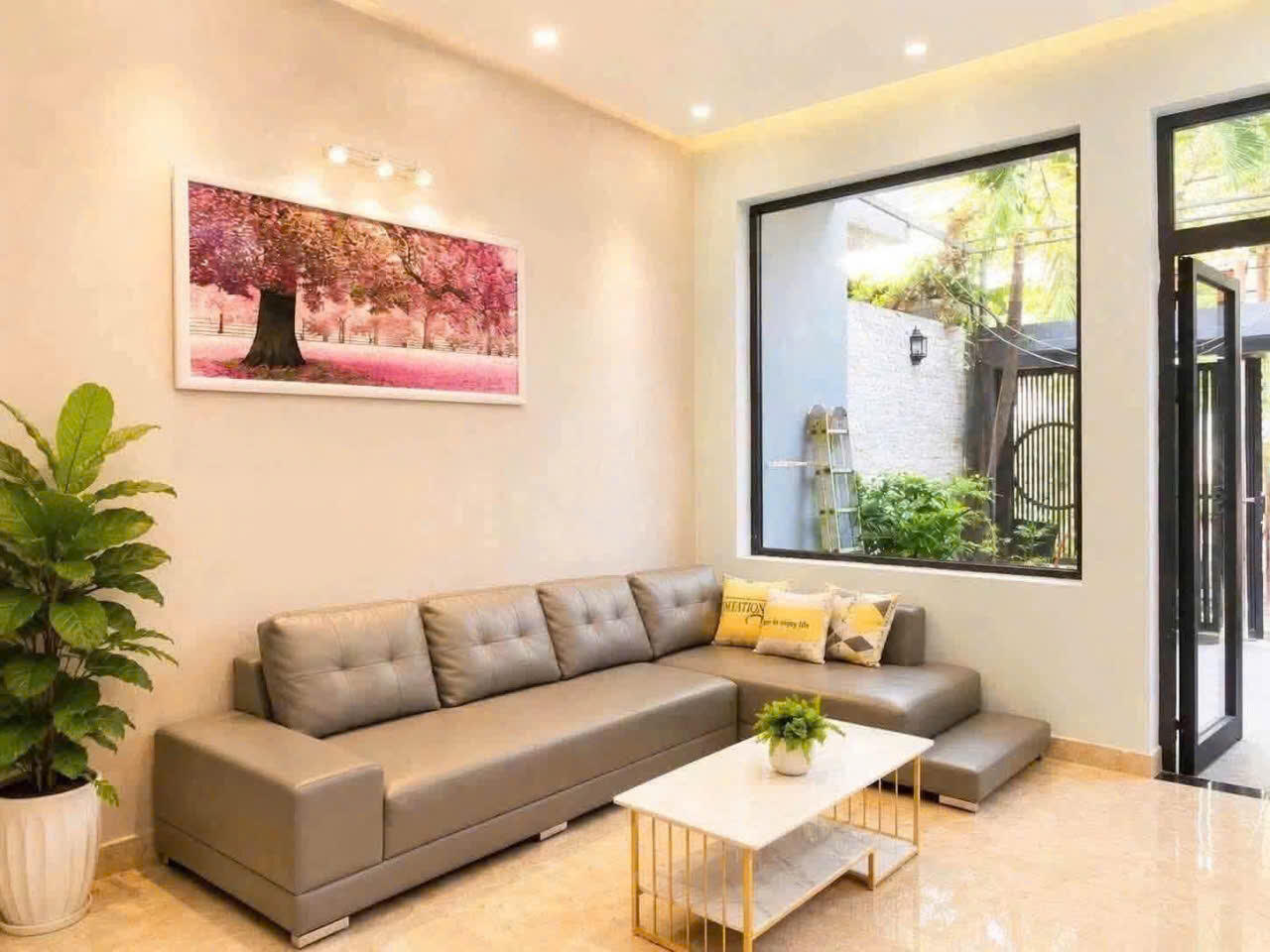 Nhà 3 Phòng Ngủ Rộng Rãi Gần Biển & Sông Hàn
