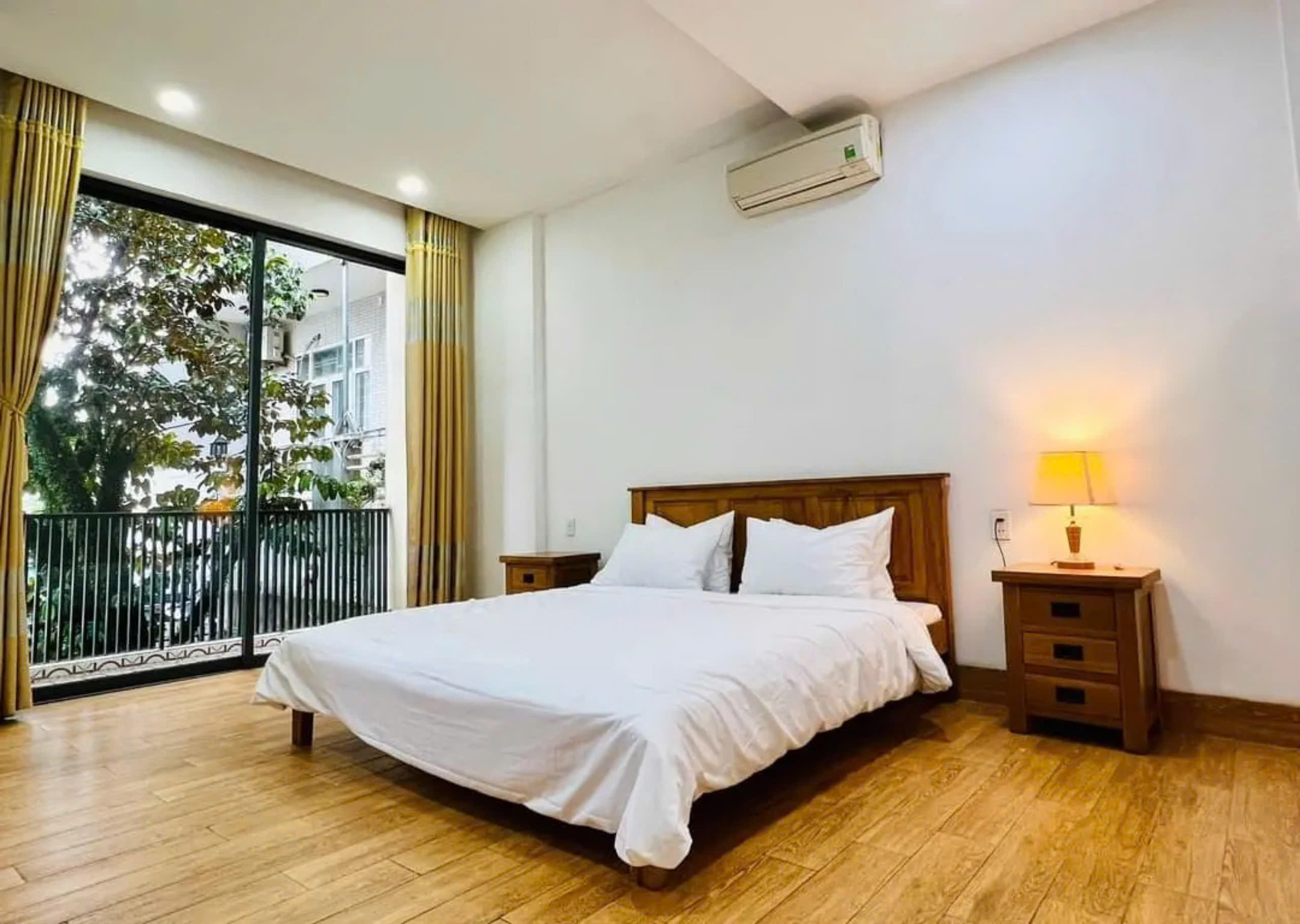 Homestay nguyên căn 4 phòng ngủ gần biển Mỹ Khê 